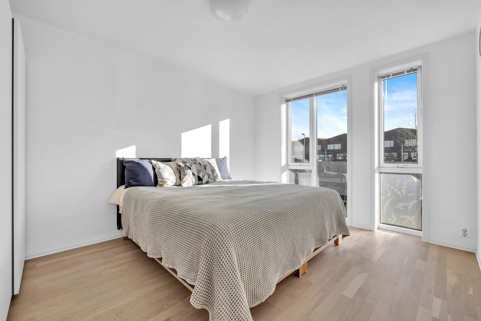 Vi går inn i soverom 1, nemlig hovedsoverommet. Galleribilde