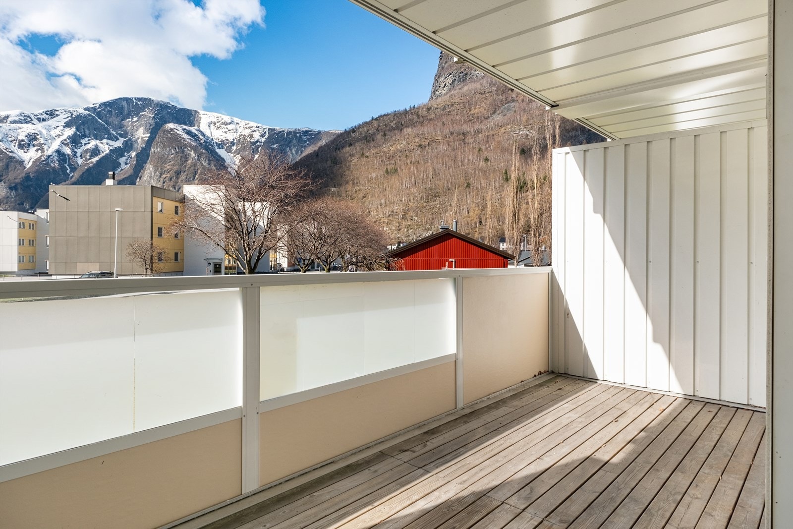 - Takoverbygd balkong - Galleribilde