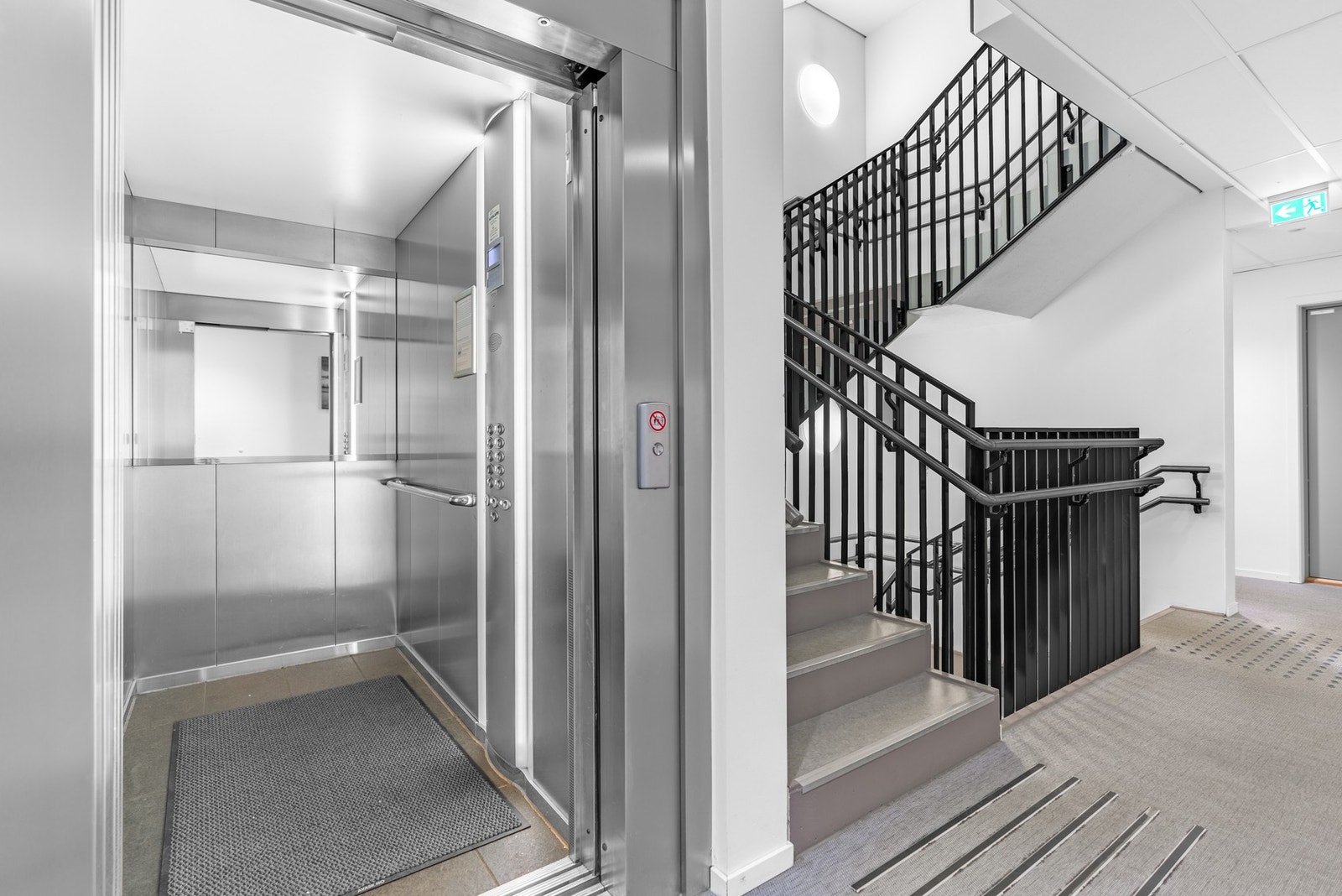 Heisen tar deg til alle plan i bygget. I underetasjene finnes en ekstern bod og garasjeanlegg, og i 8. etasje er det tilgang på en felles takterrasse. Galleribilde