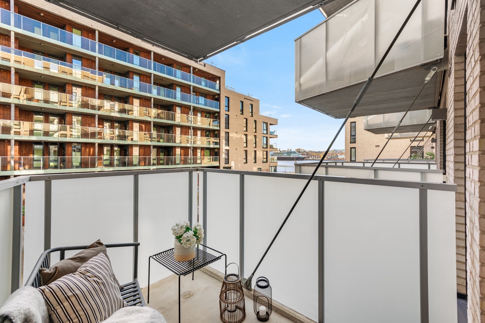 PrivatMegleren ved Amalie Nyhus har gleden av å presentere Sørengkaia 33 - en lys og velholdt 3-roms fra 2016 på Sørenga. Galleribilde