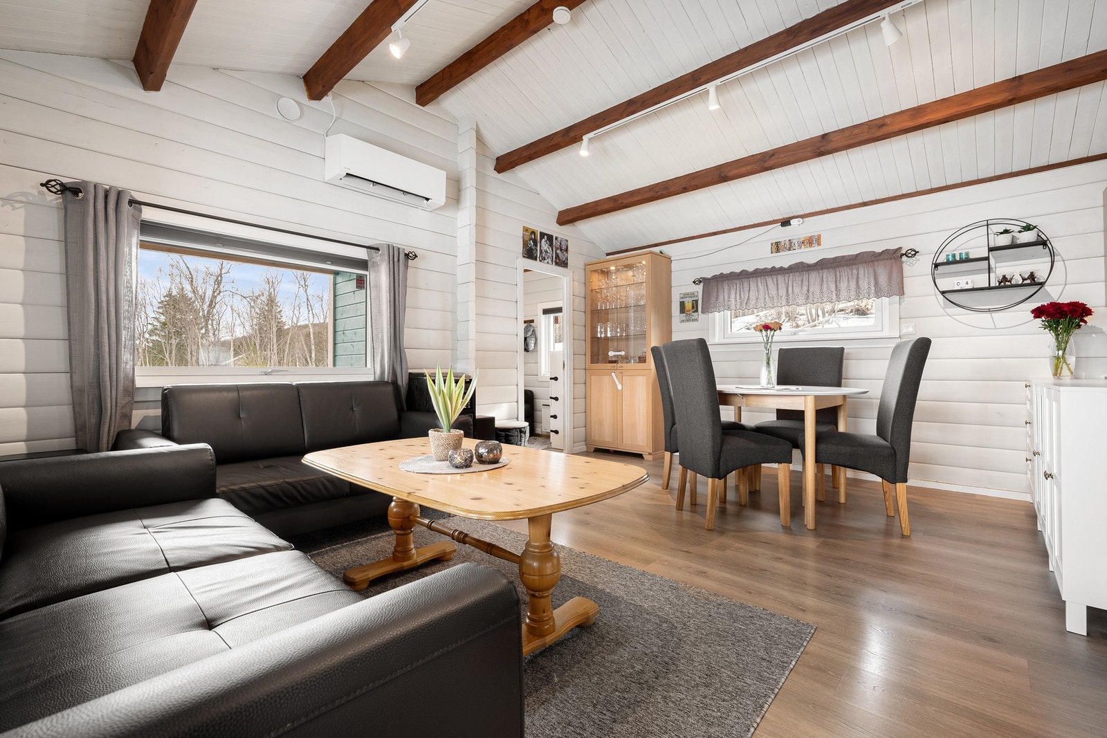 Det er montert varmepumpe i 2022 som også kan styres fra telefon Galleribilde