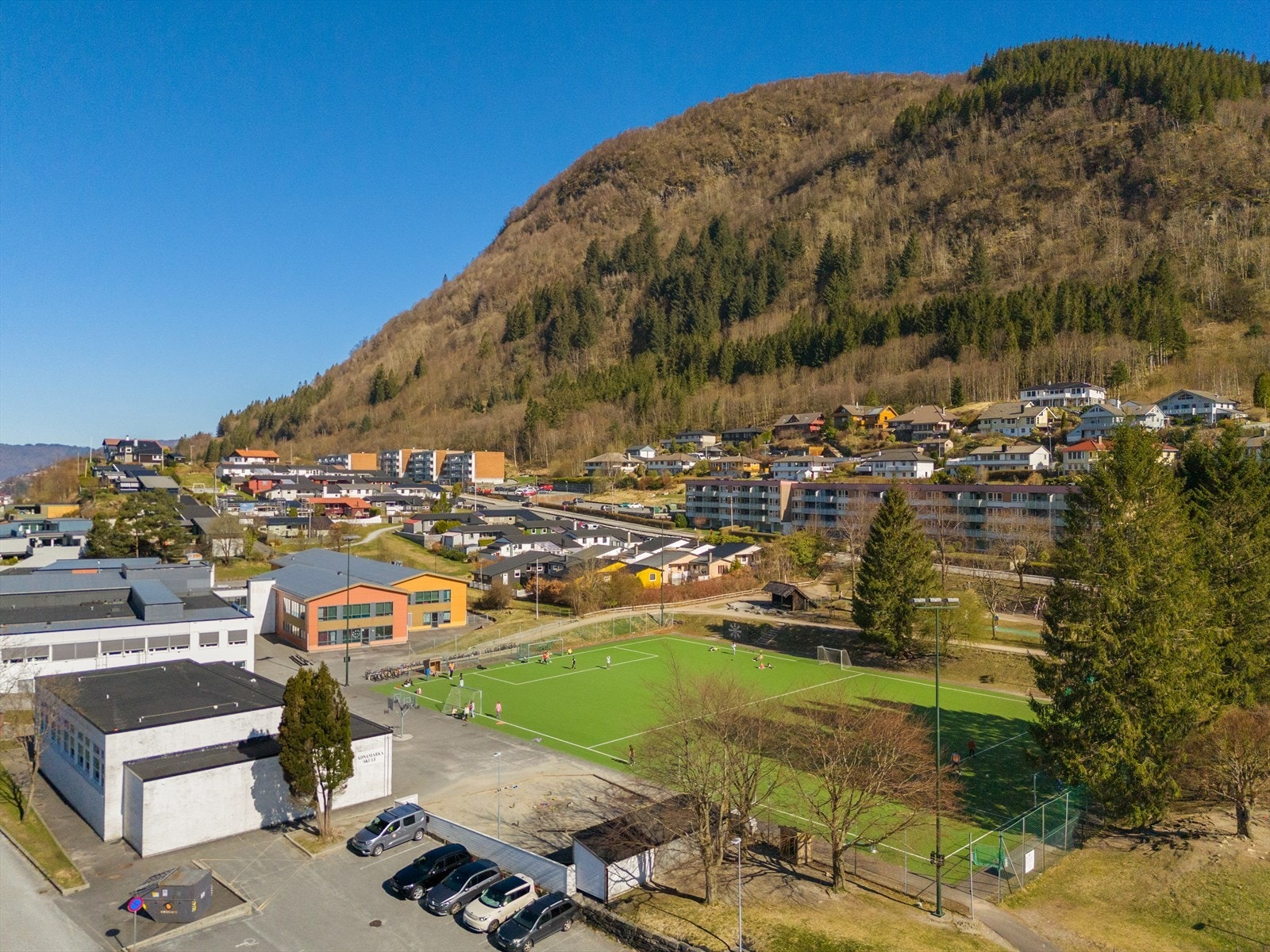 Ådnamarka skole like ved. Galleribilde