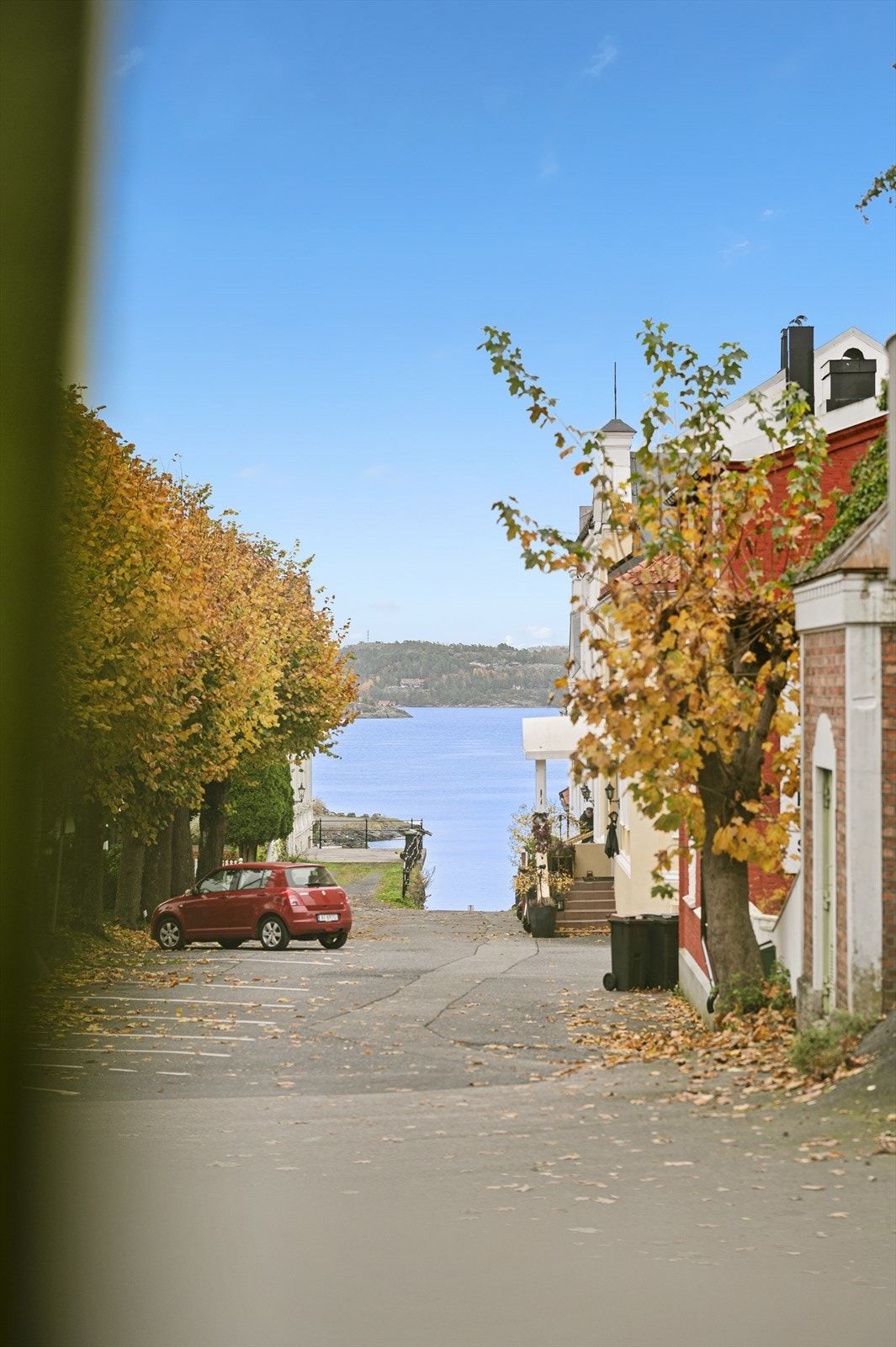 Noe sjøutsikt fra stuevinduet Galleribilde