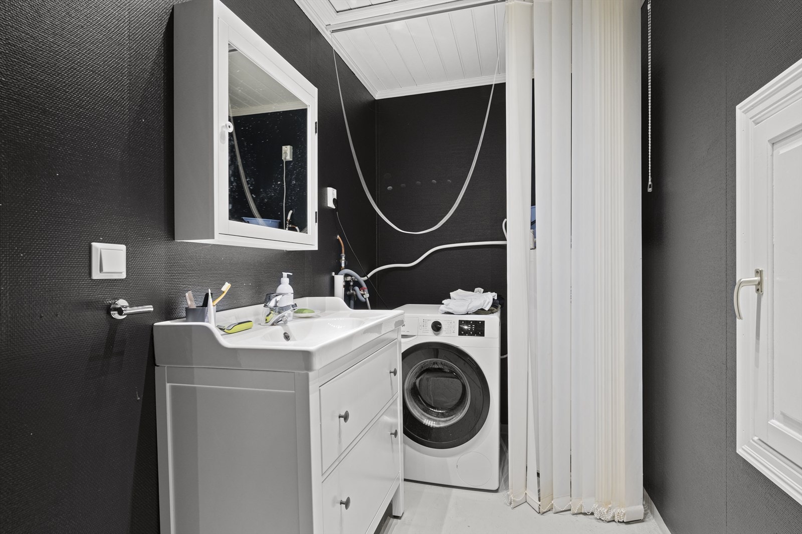 Bad venstre leilighet Galleribilde