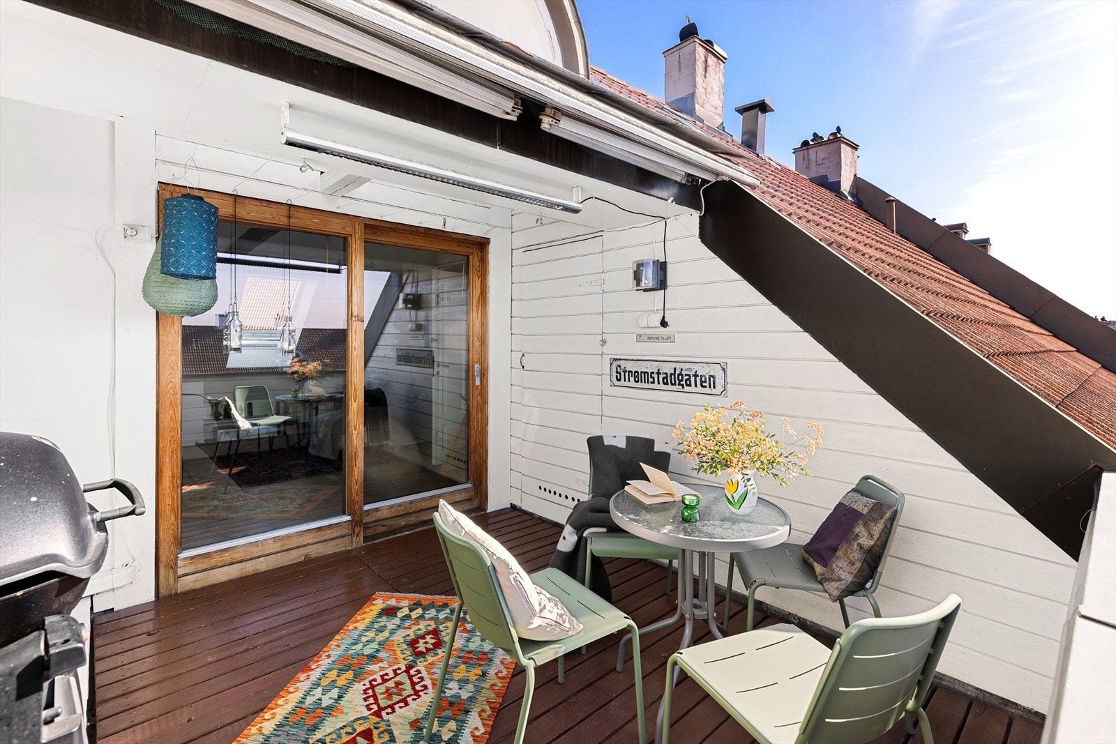 På takterrassen har man også tilgang til en praktisk bod som bidrar til gode oppbevaringsmuligheter. Galleribilde