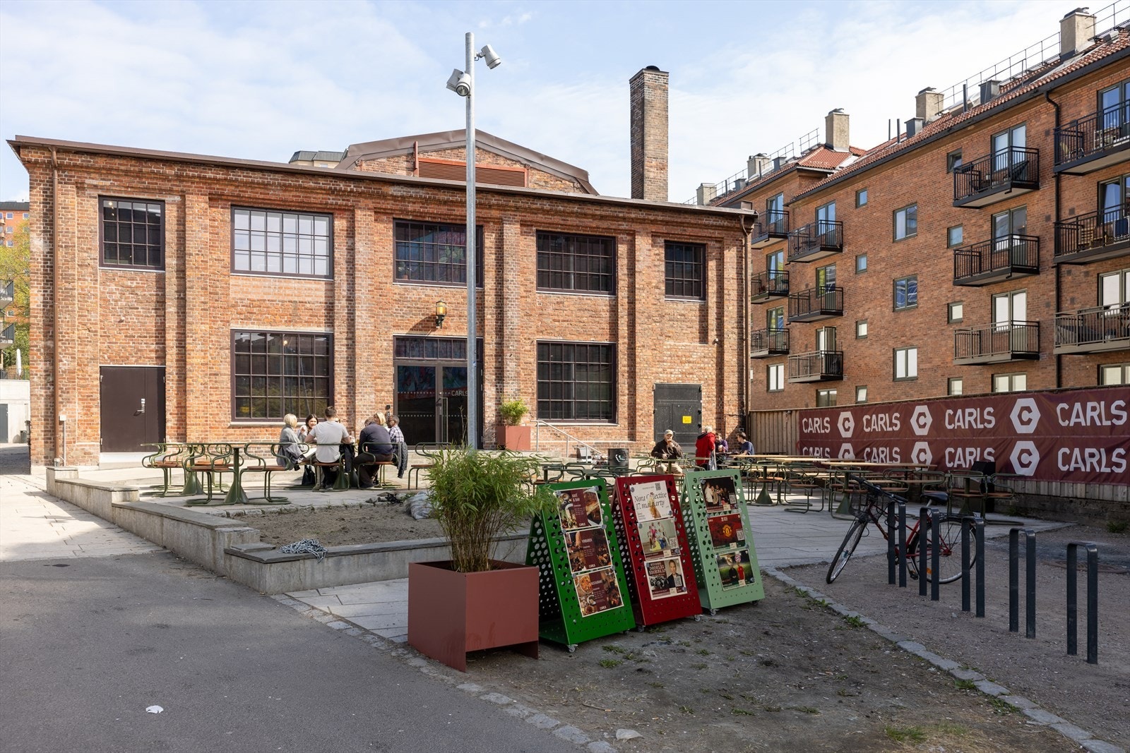 CARLS er et av de nyeste tilskuddene i området, og har på kort tid rukket å bli en folkefavoritt og et naturlig samlingssted. Galleribilde