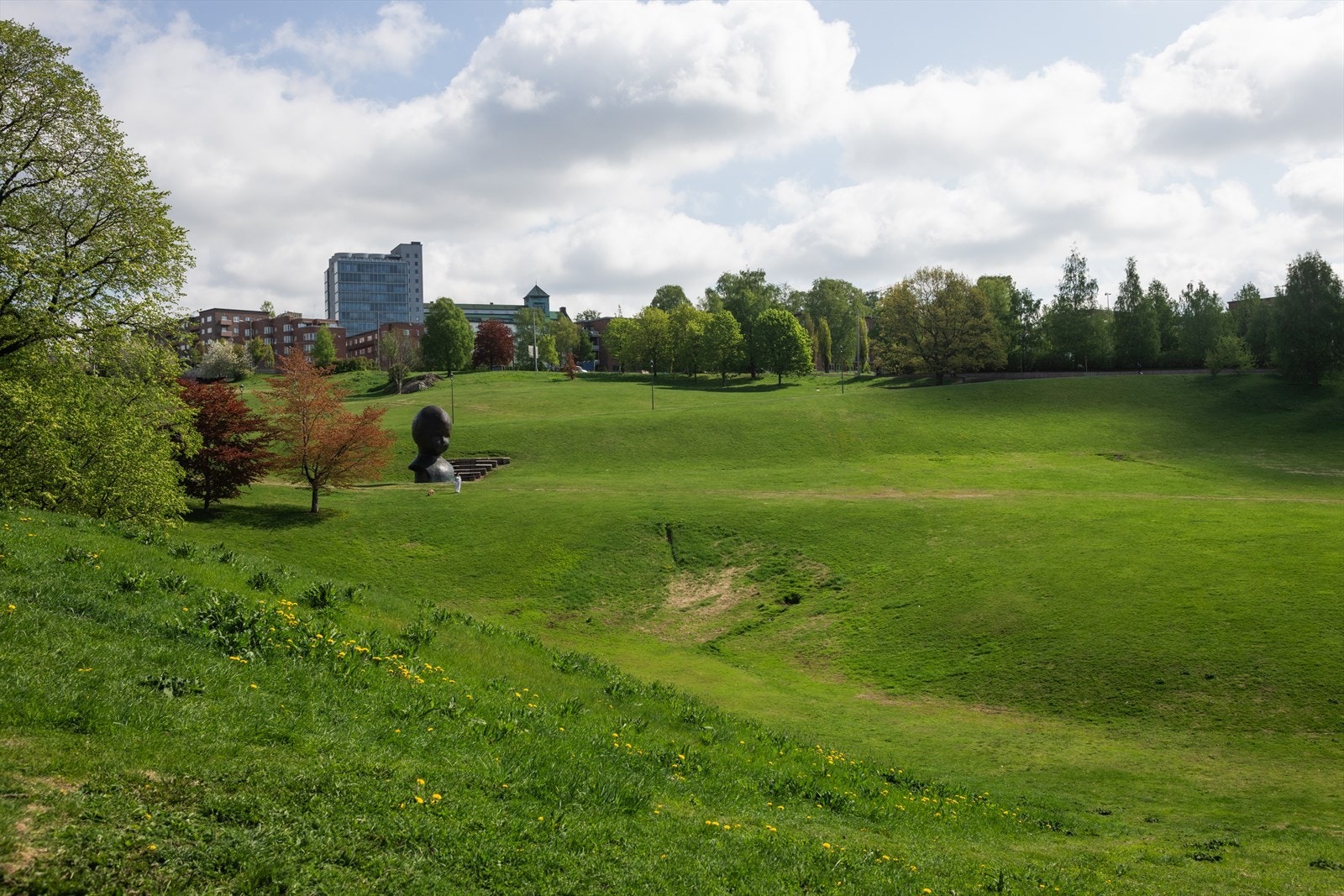 Det er flere flotte parker og rekreasjonsmuligheter i området, som f.eks. Torshovdalen. Galleribilde