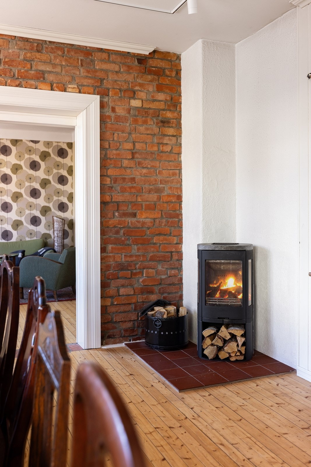 Hyggelig og praktisk peis, som gir godt med varme. Galleribilde