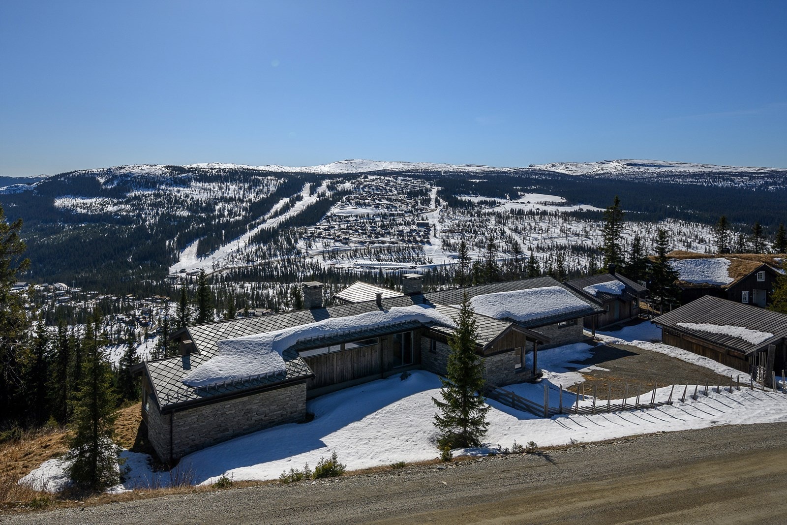Eiendomsmegler1 v/ Markus Elvebakken har gleden av å presentere denne spennende eiendommen på Kvitfjell Vest Galleribilde
