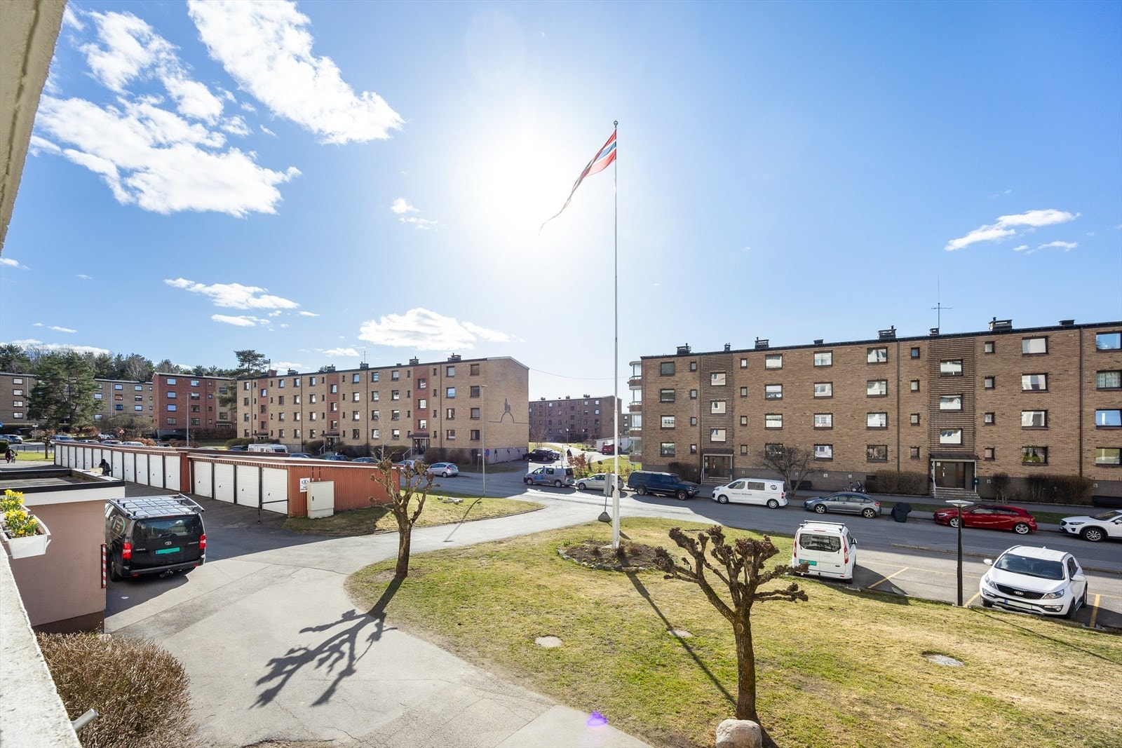 Fra balkongen er det en pen utsikt mot nærområdet Galleribilde