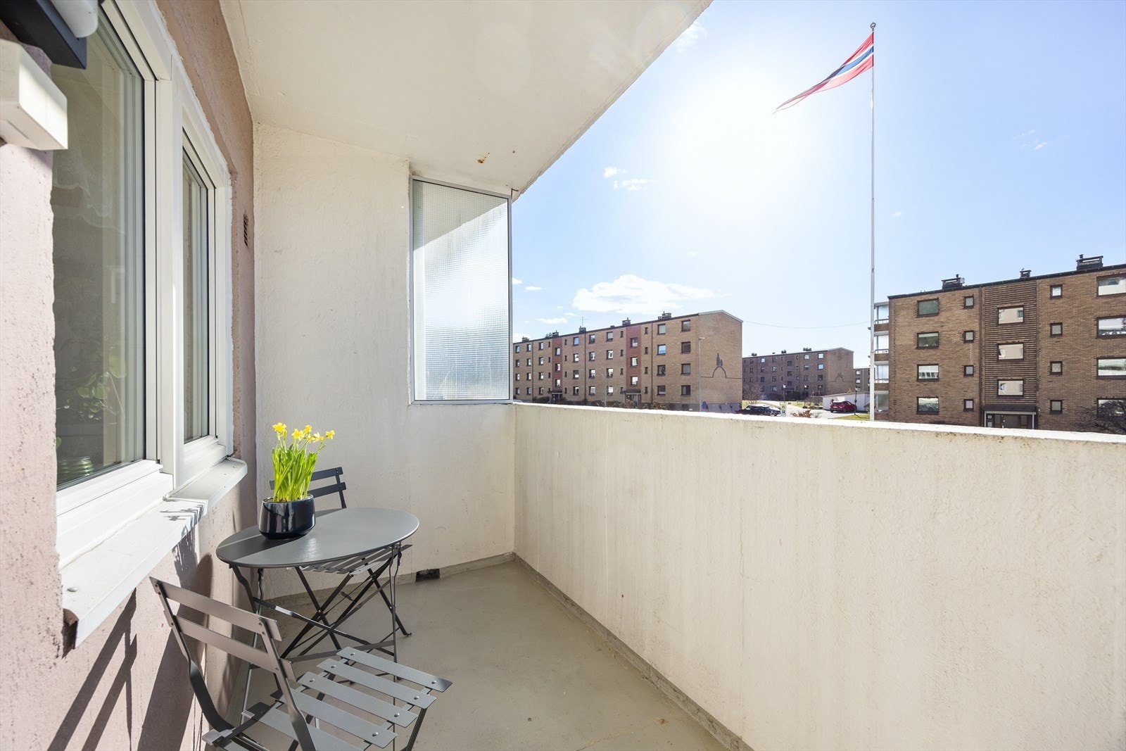 Lys og romslig 3-roms leilighet med en stor balkong og sentral beliggenhet på Bøler! Galleribilde