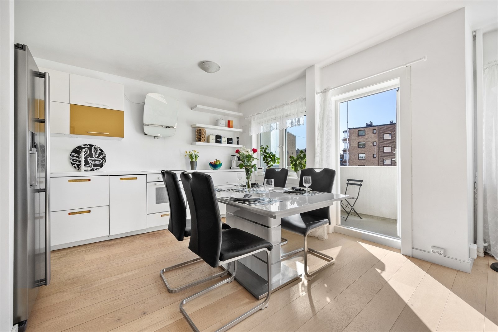 Kjøkken med direkte utgang til balkong Galleribilde