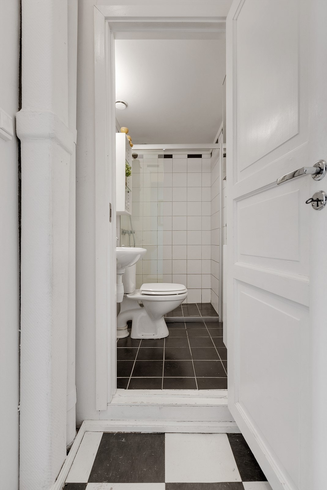 Flislagt bad. Galleribilde