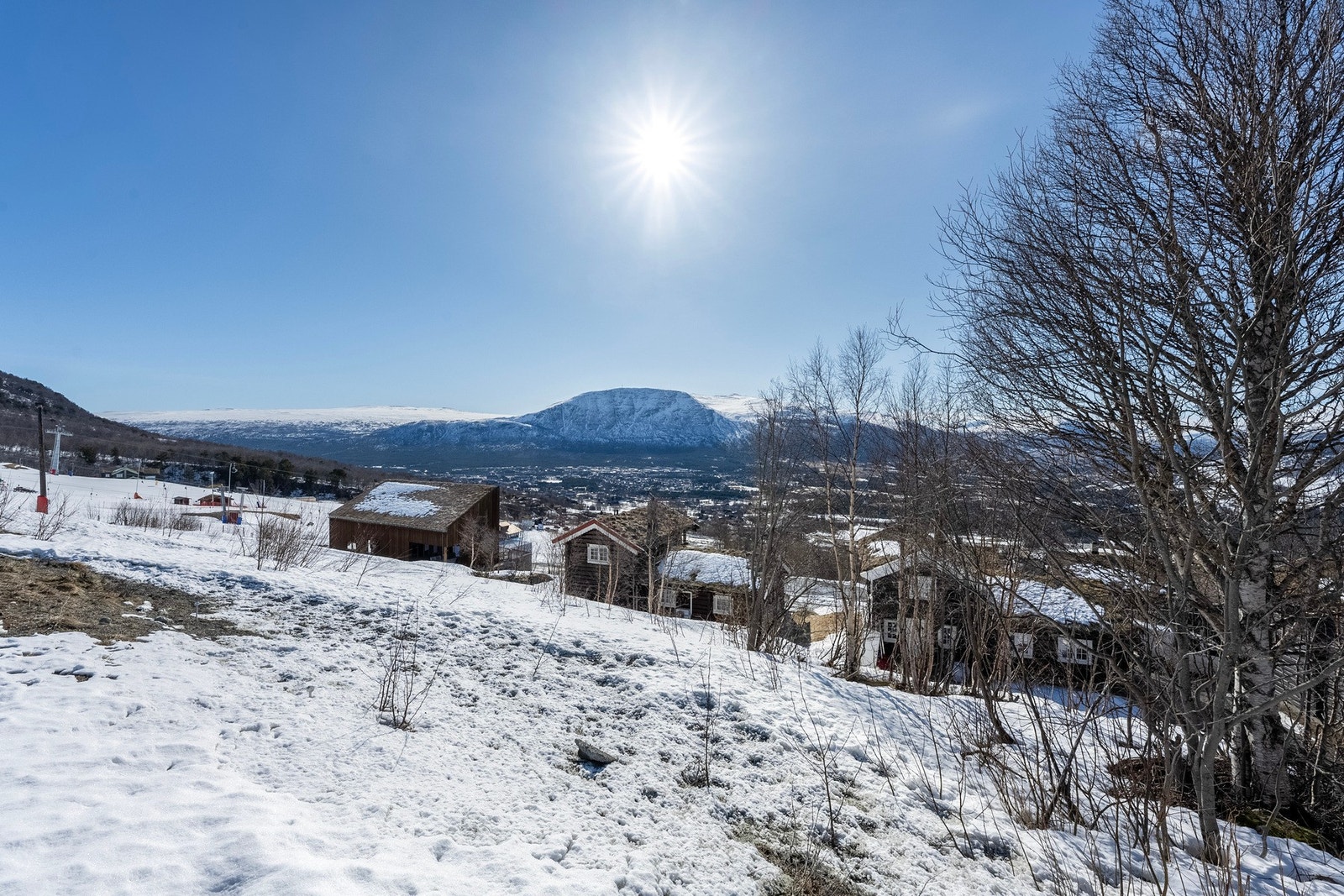 Eiendommen har svært gode solforhold og fantastisk utsikt mot den vakre Oppdalsnaturen. Galleribilde