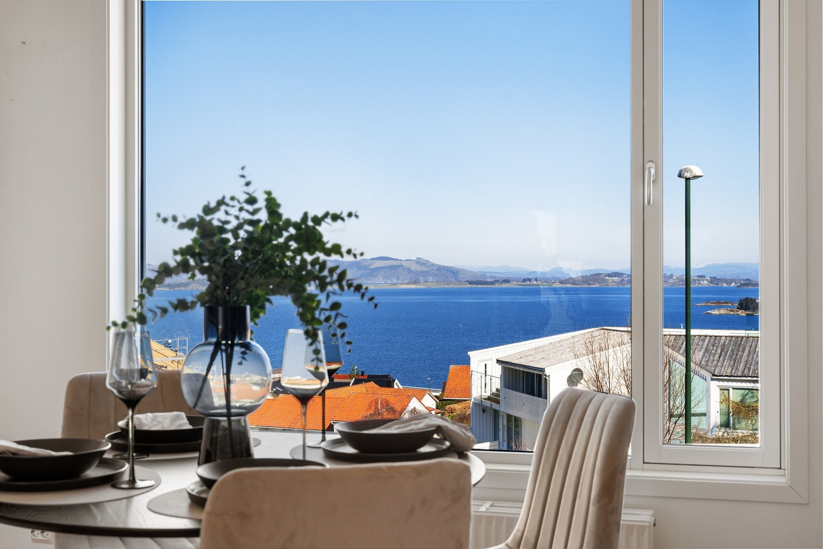 Fra leiligheten har man nydelig utsikt over innseilingen til Stavanger. Galleribilde