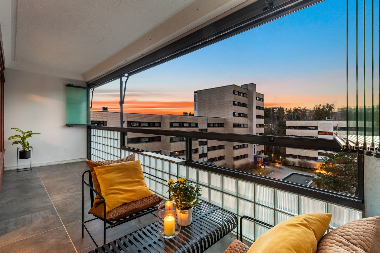 Moderne 4-Roms leilighet med garasjeplass. Galleribilde