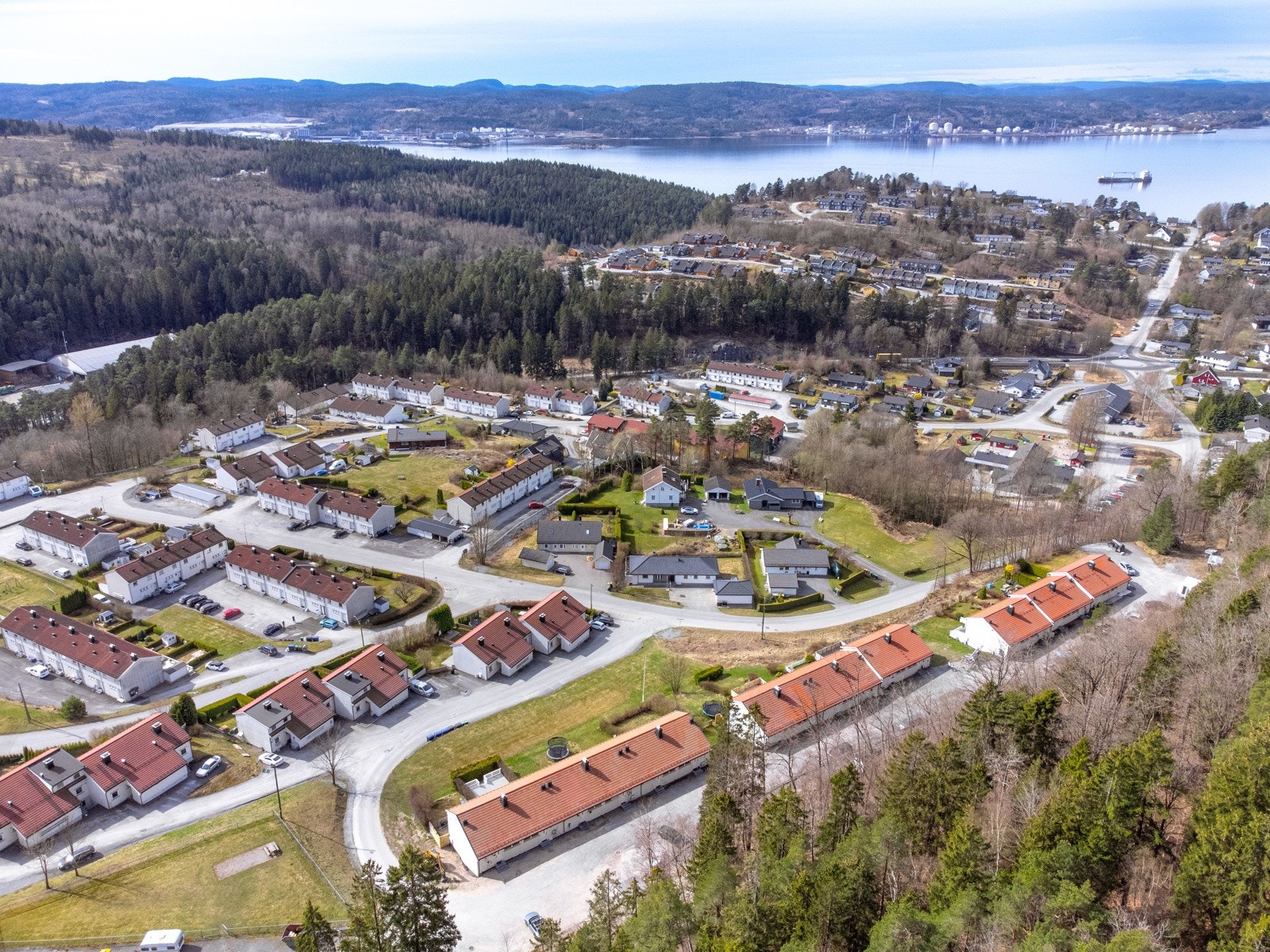 For den som trives i naturen, finnes det mange fine tur- og rekreasjonsmuligheter i nærheten. Galleribilde