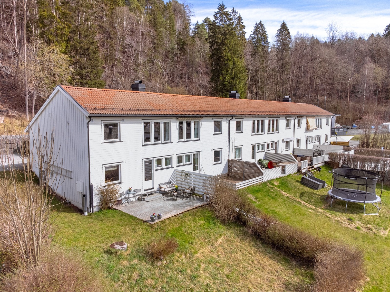 Uræddløypa er en annen lokal favoritt - en flott tursti som slynger seg gjennom edelløvskog og kalkfuruskog i områdene rundt Stridsklev og Hovet. Galleribilde