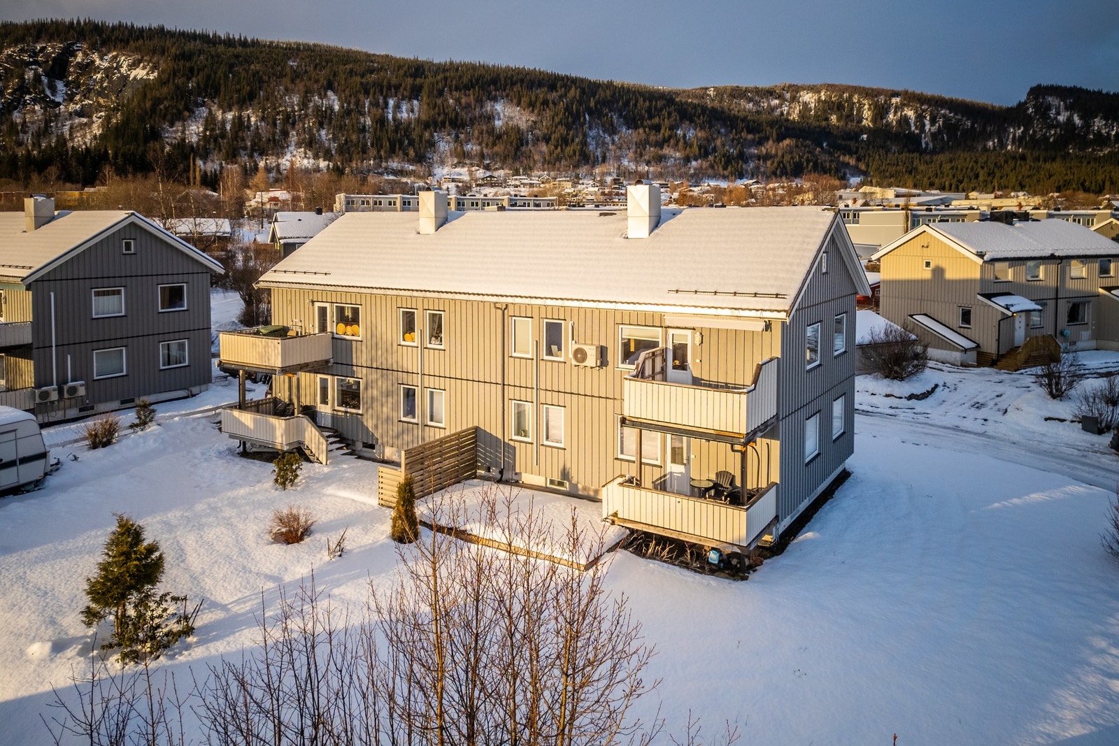 Fasaden er renovert av borettslaget i 2018. Det ble også satt inn nye vinduer, nytt tak og altandører Galleribilde