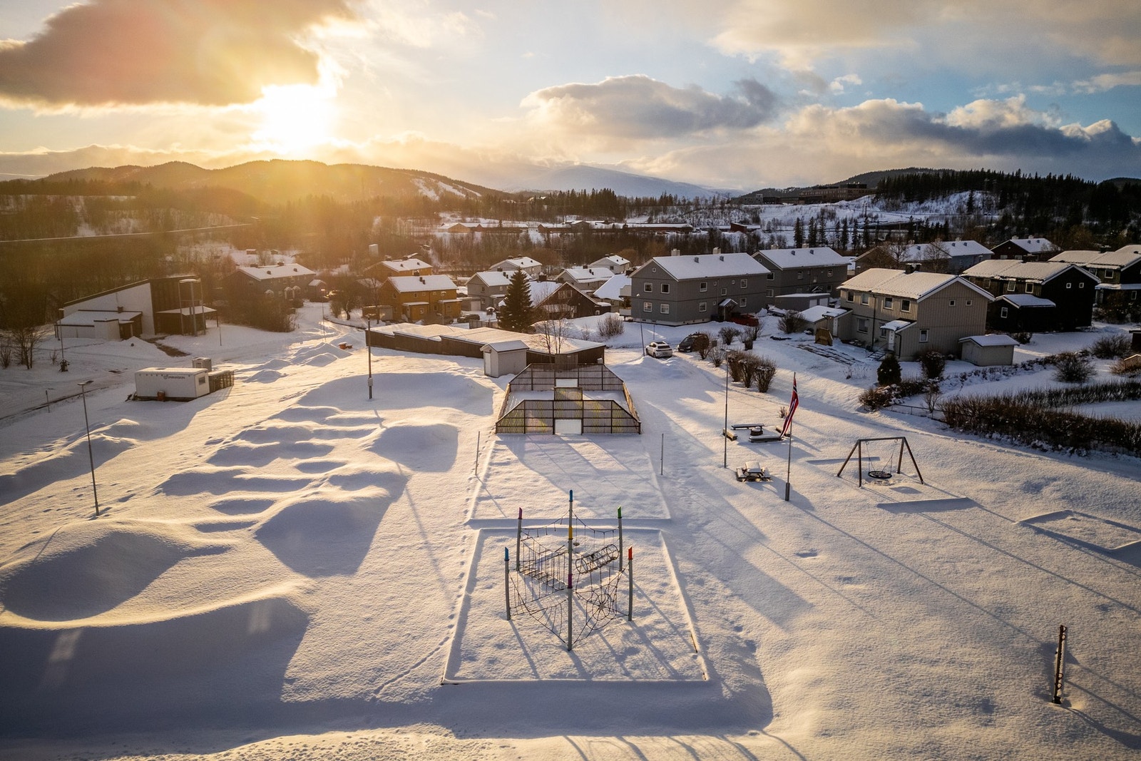 Lekeplass like ved boligen Galleribilde