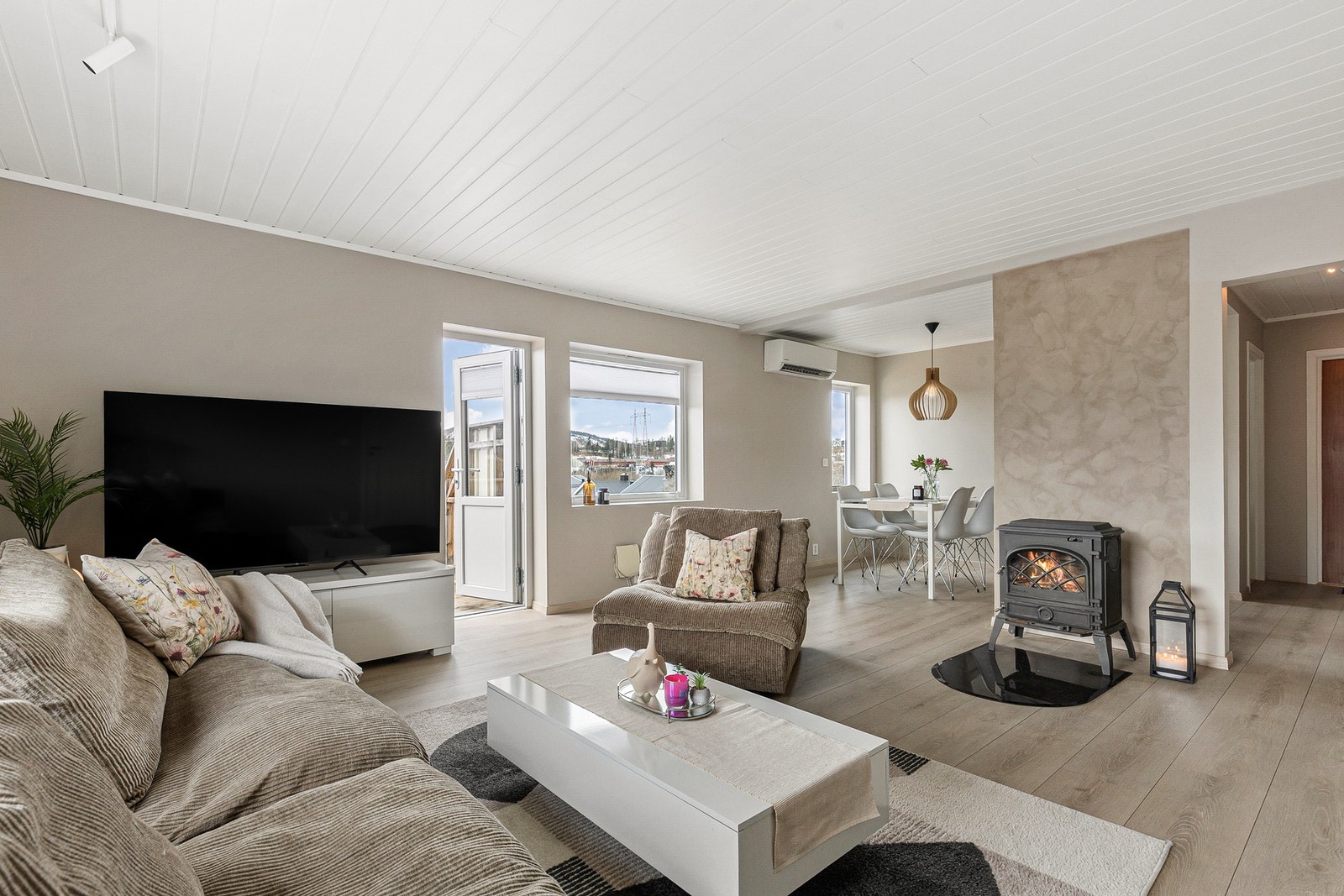 Fine nye overflater gir deg en stilsikker og moderne leilighet Galleribilde