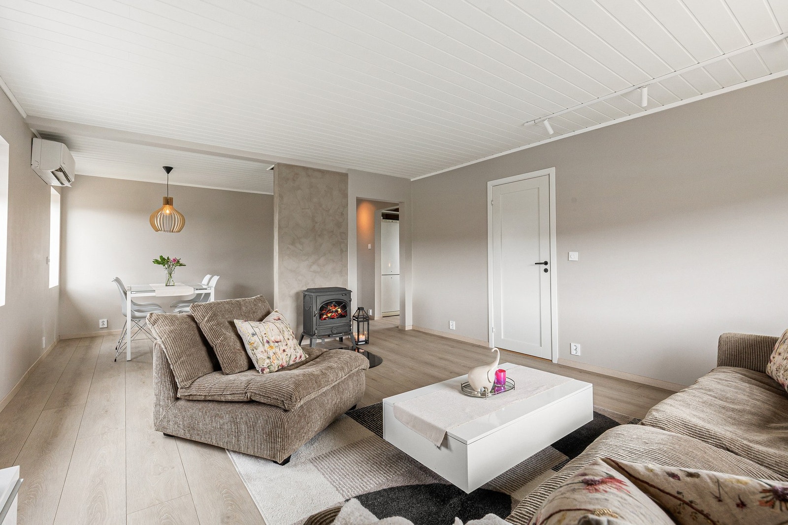 Fra stuen har du adkomst til hovedsoverom Galleribilde