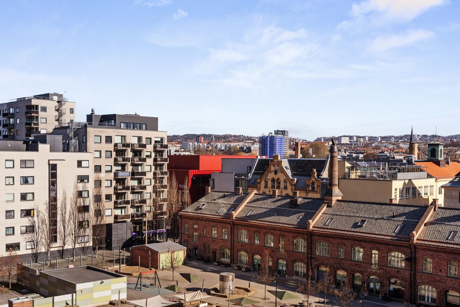 Det er godt utsyn ut over byen og solforholdene er prima. Galleribilde