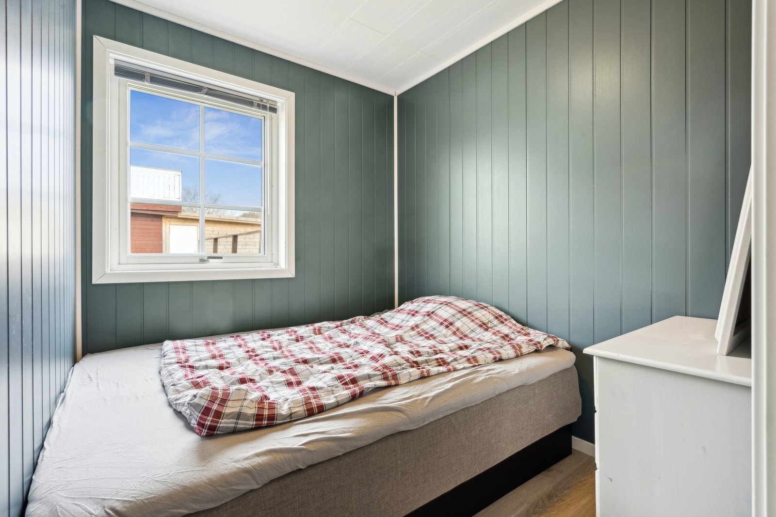 Hytta innehar 3 soverom, med enda flere sengeplasser Galleribilde