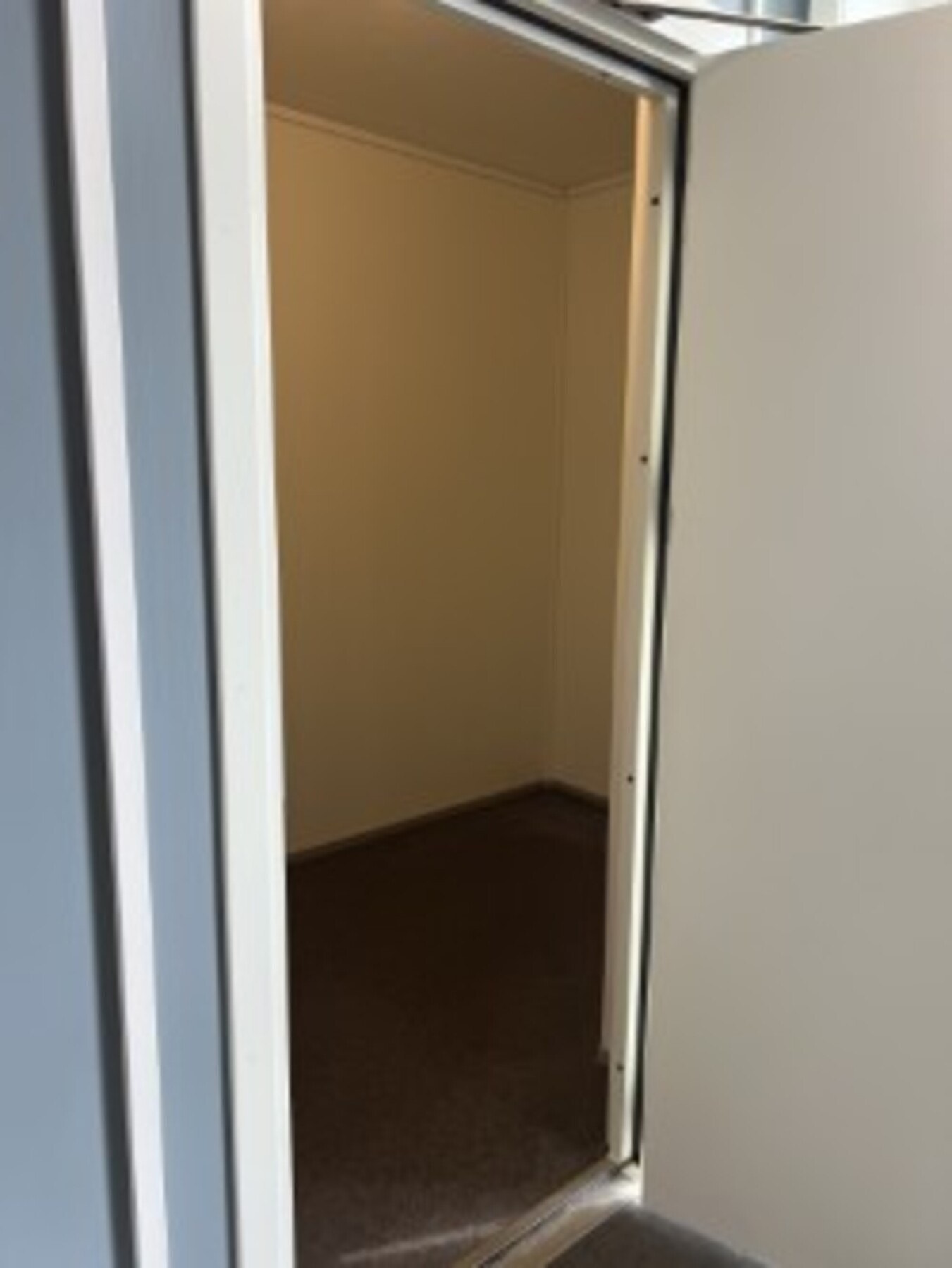 Praktisk ekstern bod har du også! Denne er en av få boder som ligger plassert i samme etasje, slik at du får enkel tilgang å ta den i bruk! Galleribilde