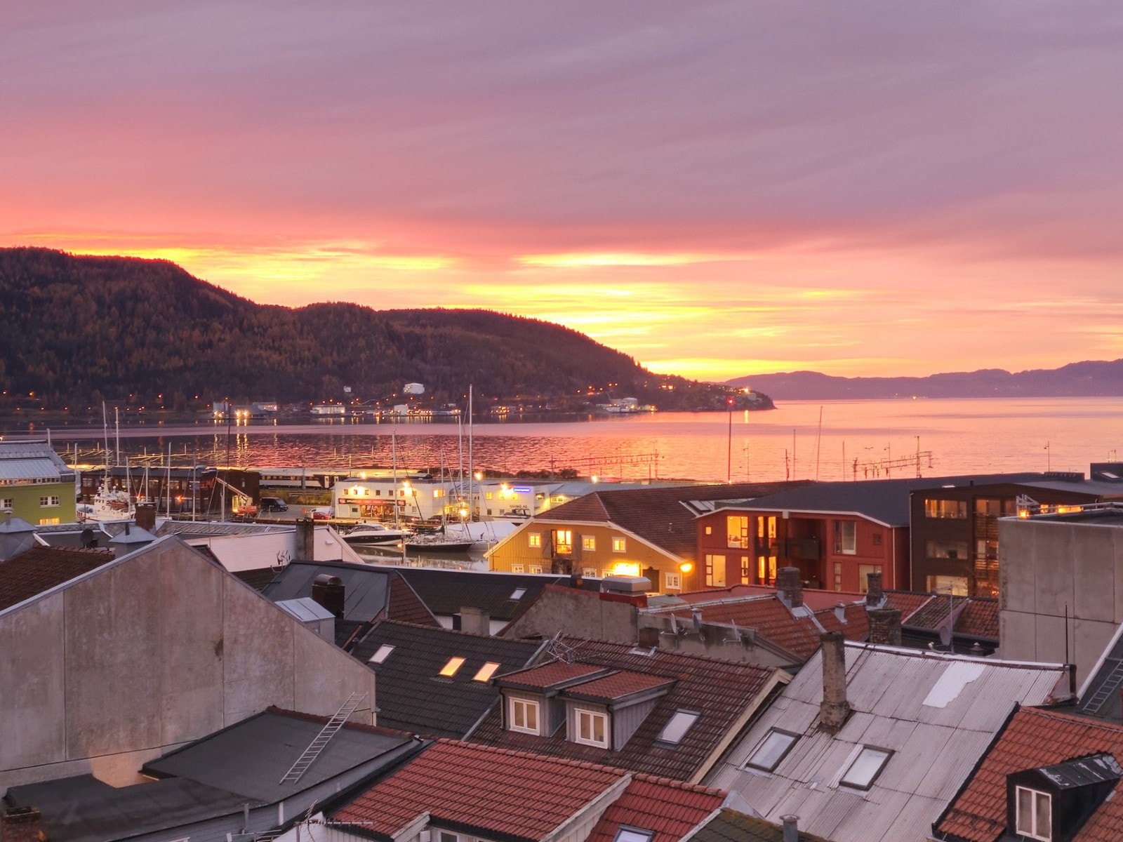 Solnedgangsbilde fra selger. Galleribilde