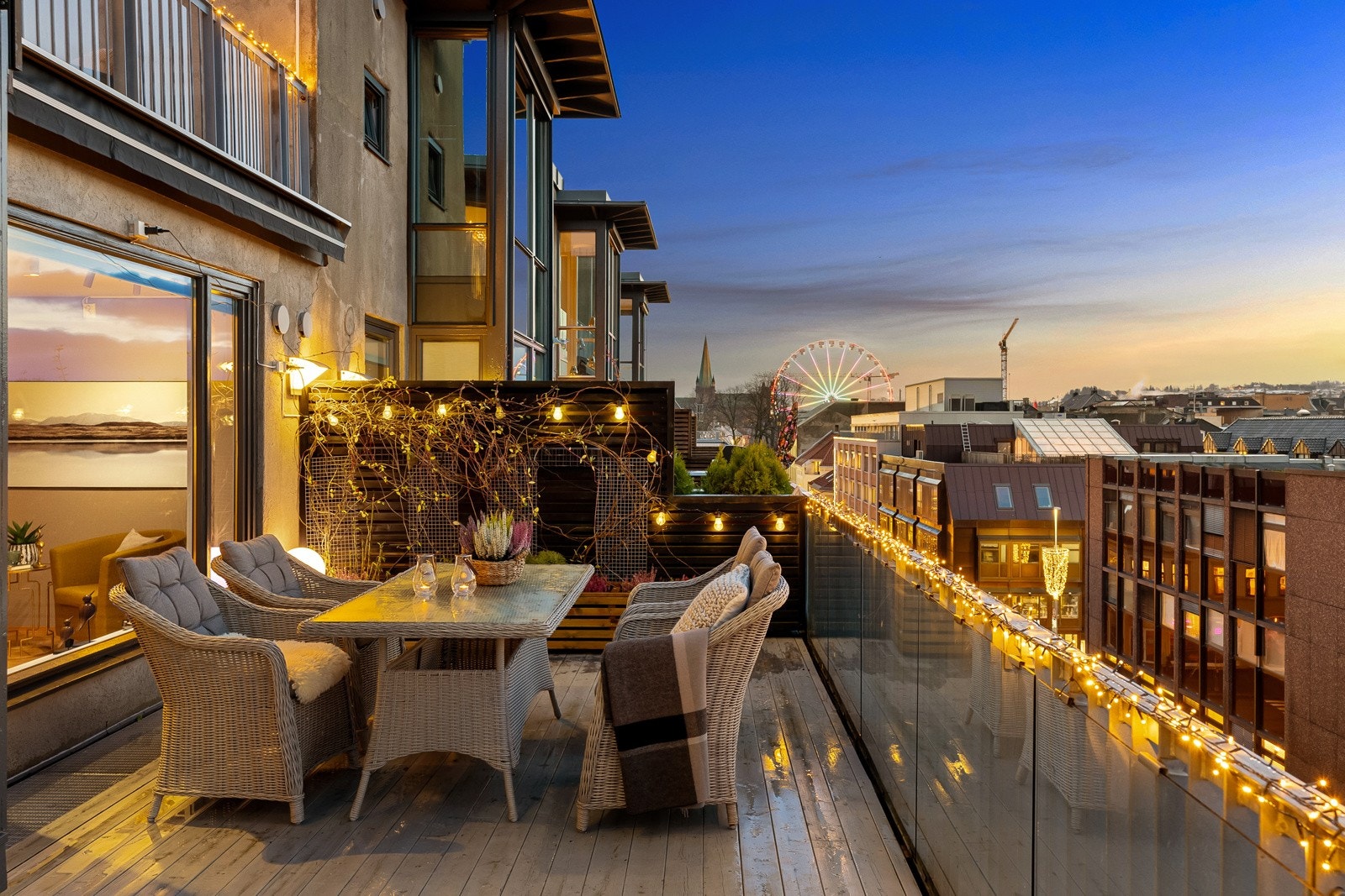 Her er det god plass til flere sittegrupper hvor man kan nyte utsikten mot blant annet Nidarosdommen. Galleribilde