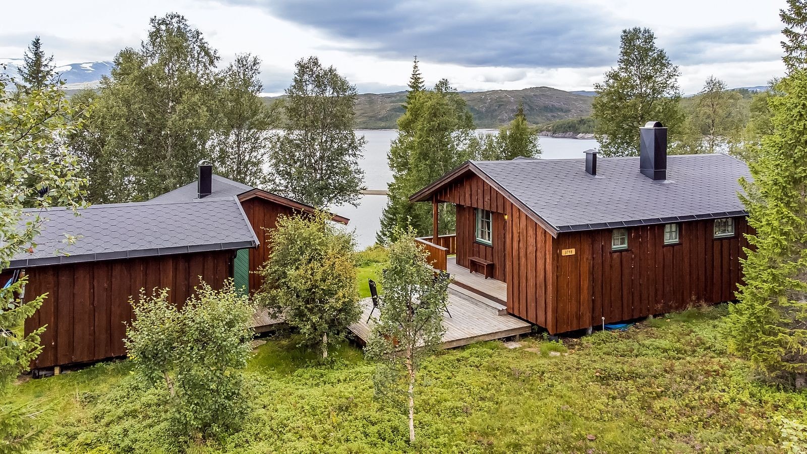 Romslig terrasse på ca. 19kvm, som sammenfaller med annekset. Galleribilde