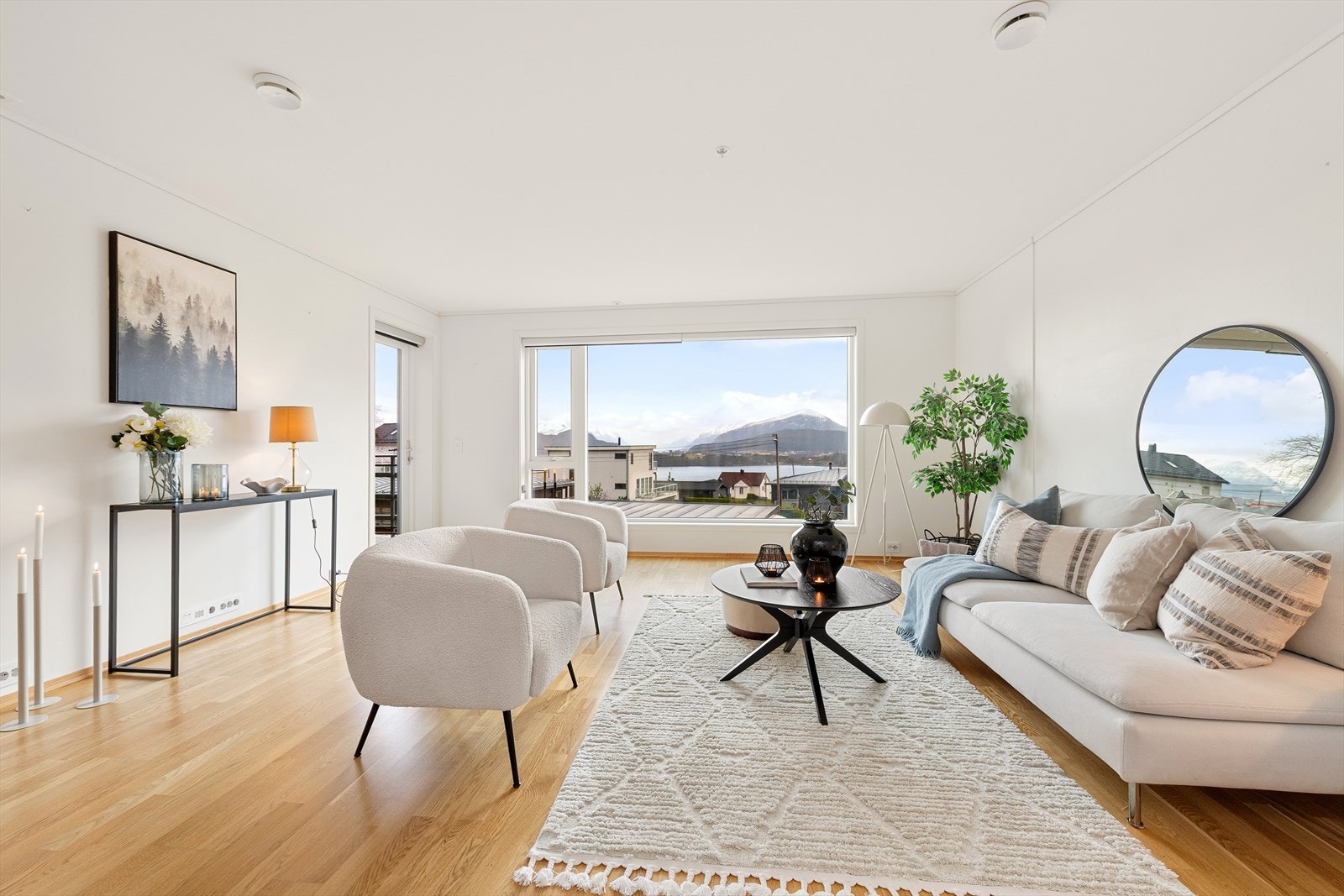 Velkommen til Ingalia 4 presentert av Marianne Stenseth v/Eiendomsmegler Vest! Galleribilde