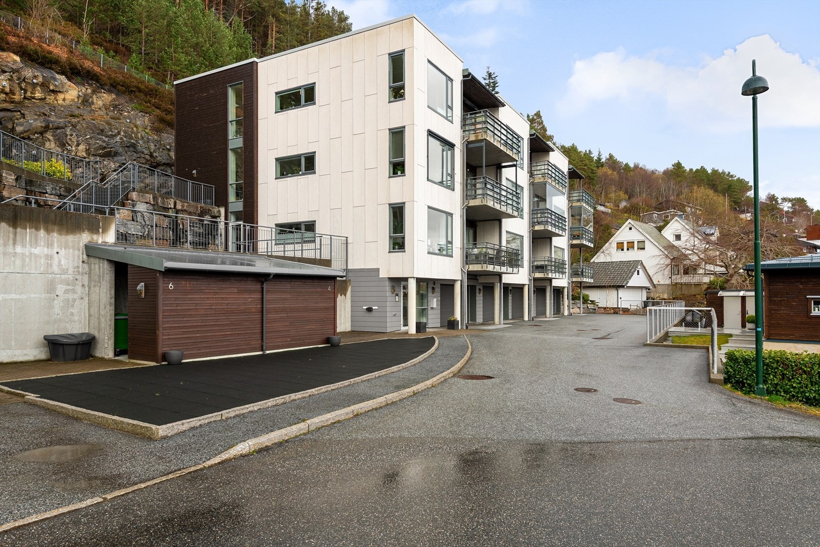 Sameiet har eget søppelhus for søppeldunker. Galleribilde