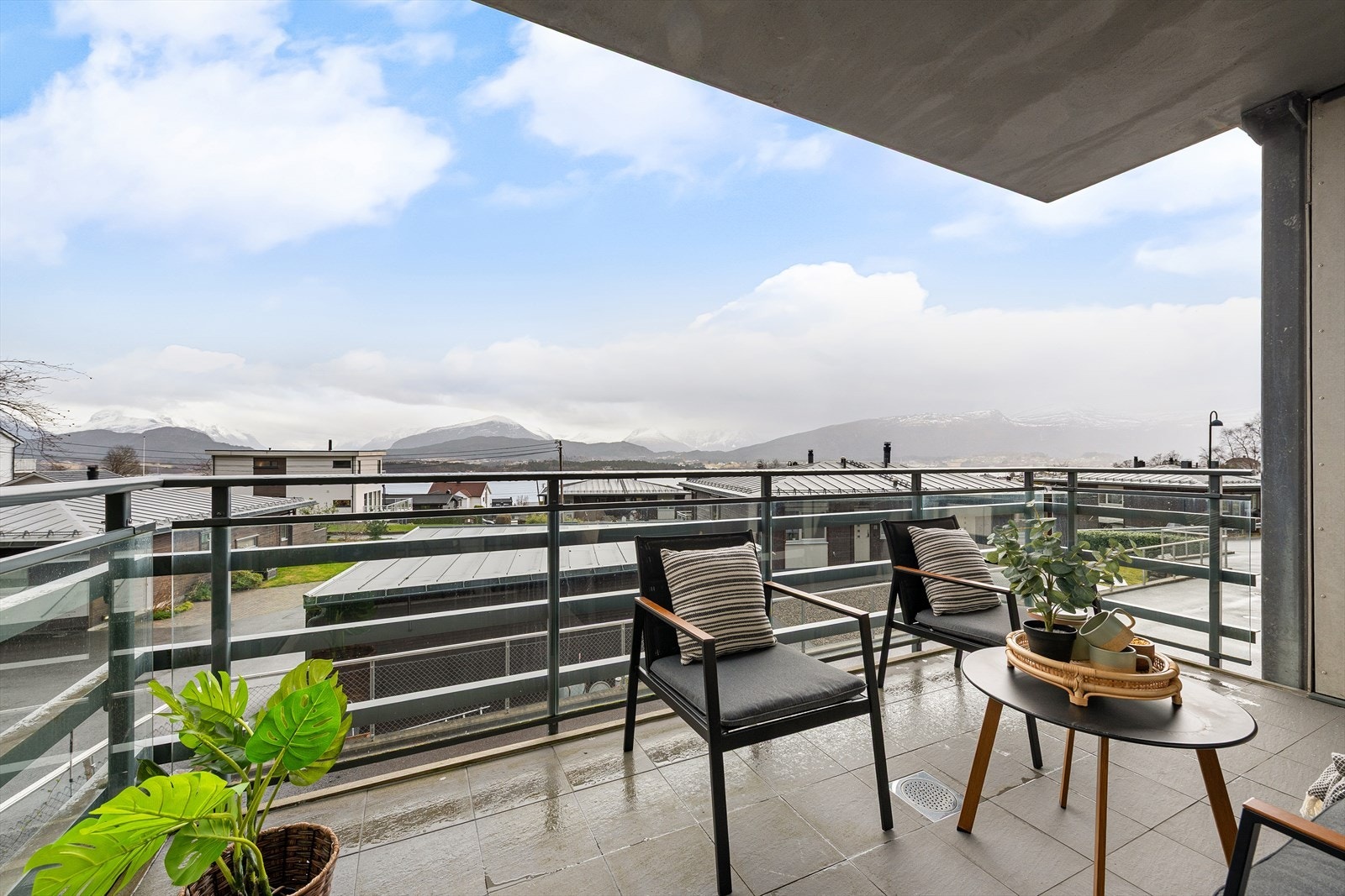 Flislagt terrasse på ca. 10 m². Galleribilde