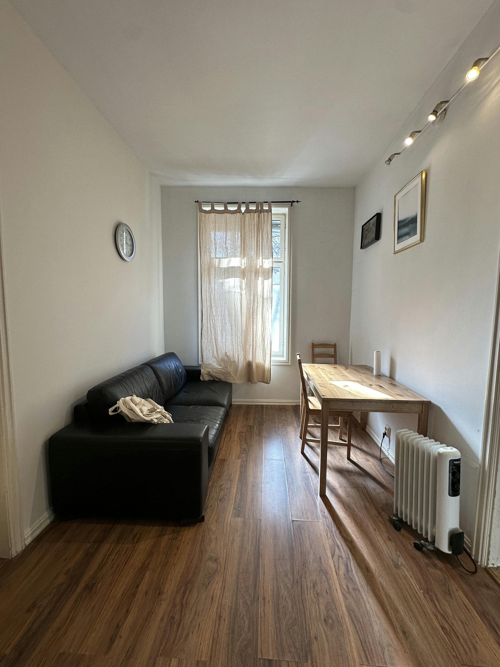 Stue med åpent kjøkken Galleribilde