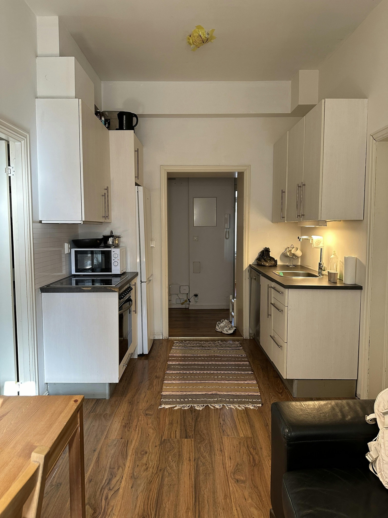 Stue med åpent kjøkken Galleribilde