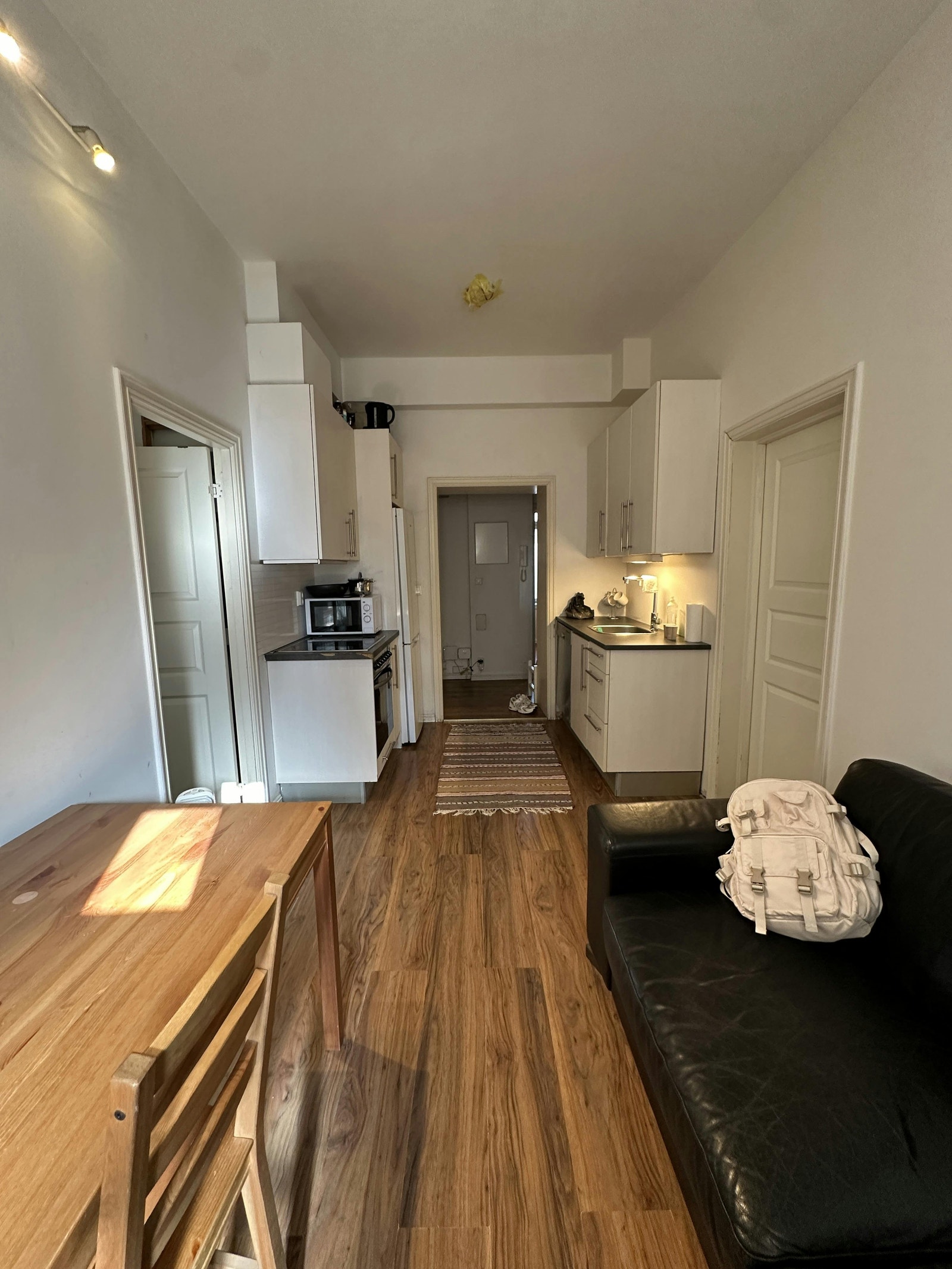 Stue med åpent kjøkken Galleribilde