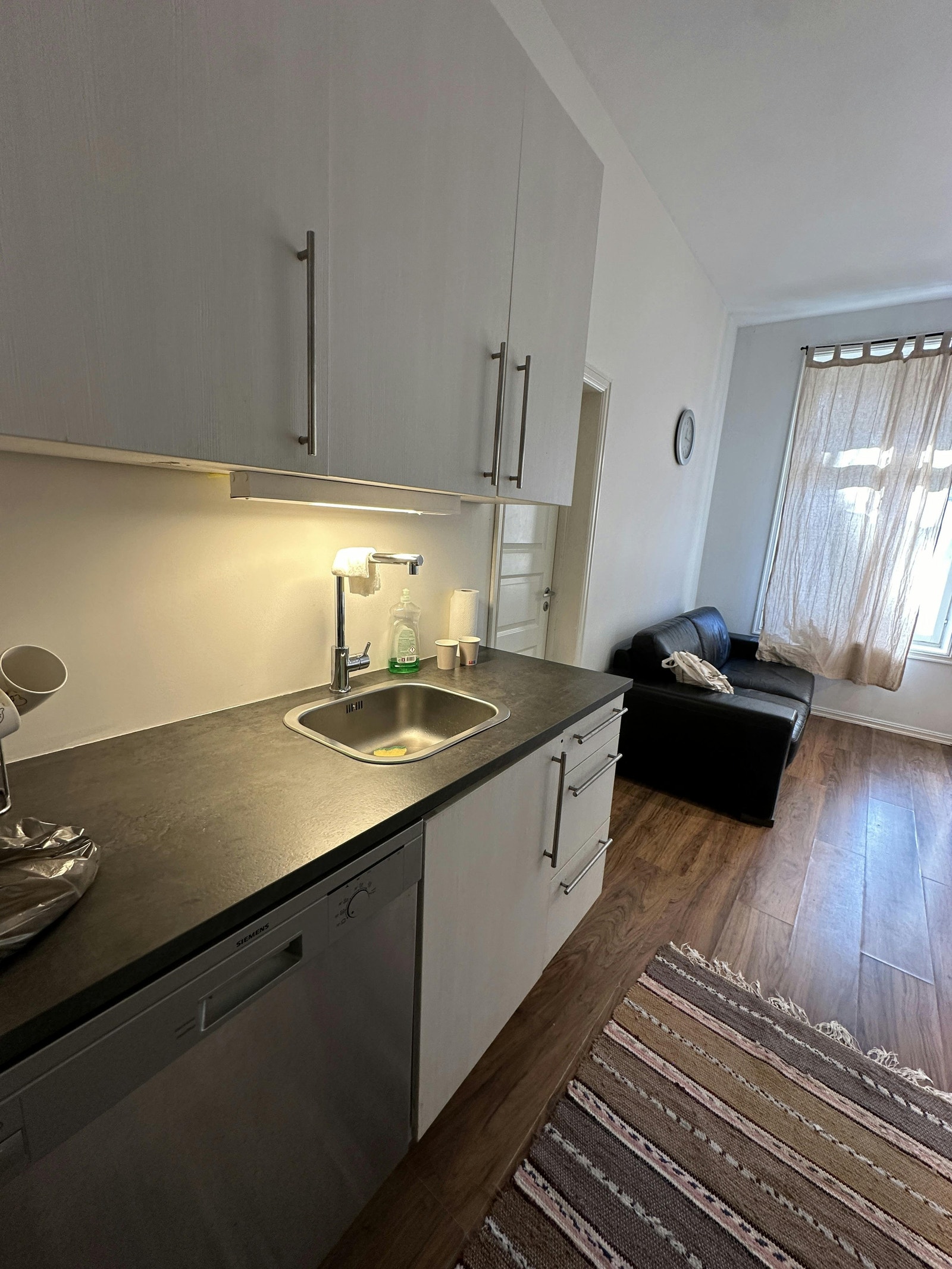 Stue med åpent kjøkken Galleribilde