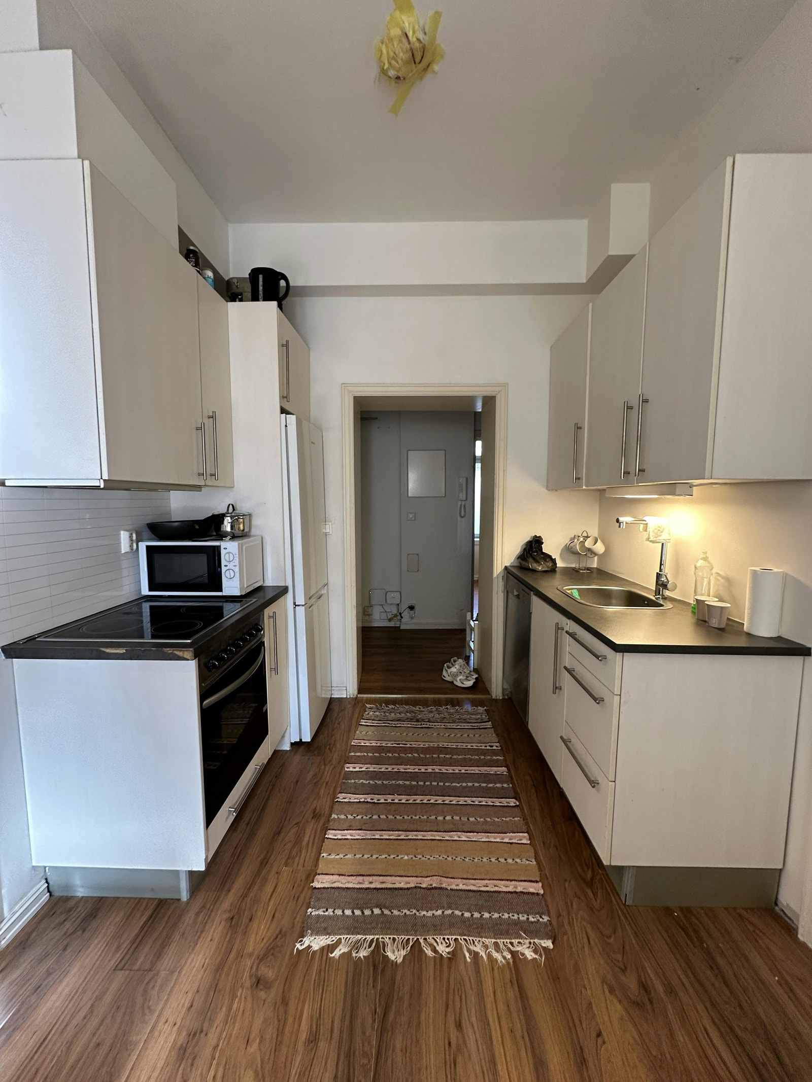 Stue med åpent kjøkken Galleribilde