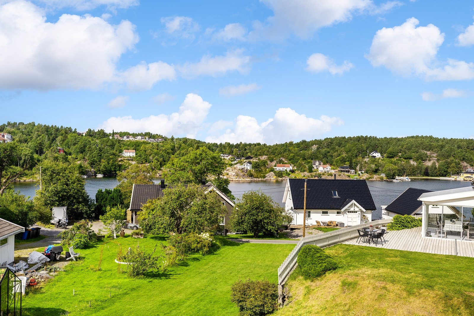 Utsikten er nydelig mot sjøen. Galleribilde