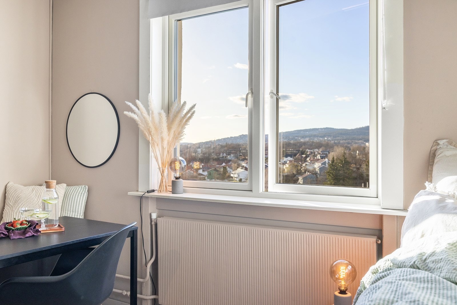 Borettslaget har i tillegg oppgradert både fasade og vinduer i 2016, noe som gir et godt inntrykk av et veldrevet og vedlikeholdt bygg. Galleribilde