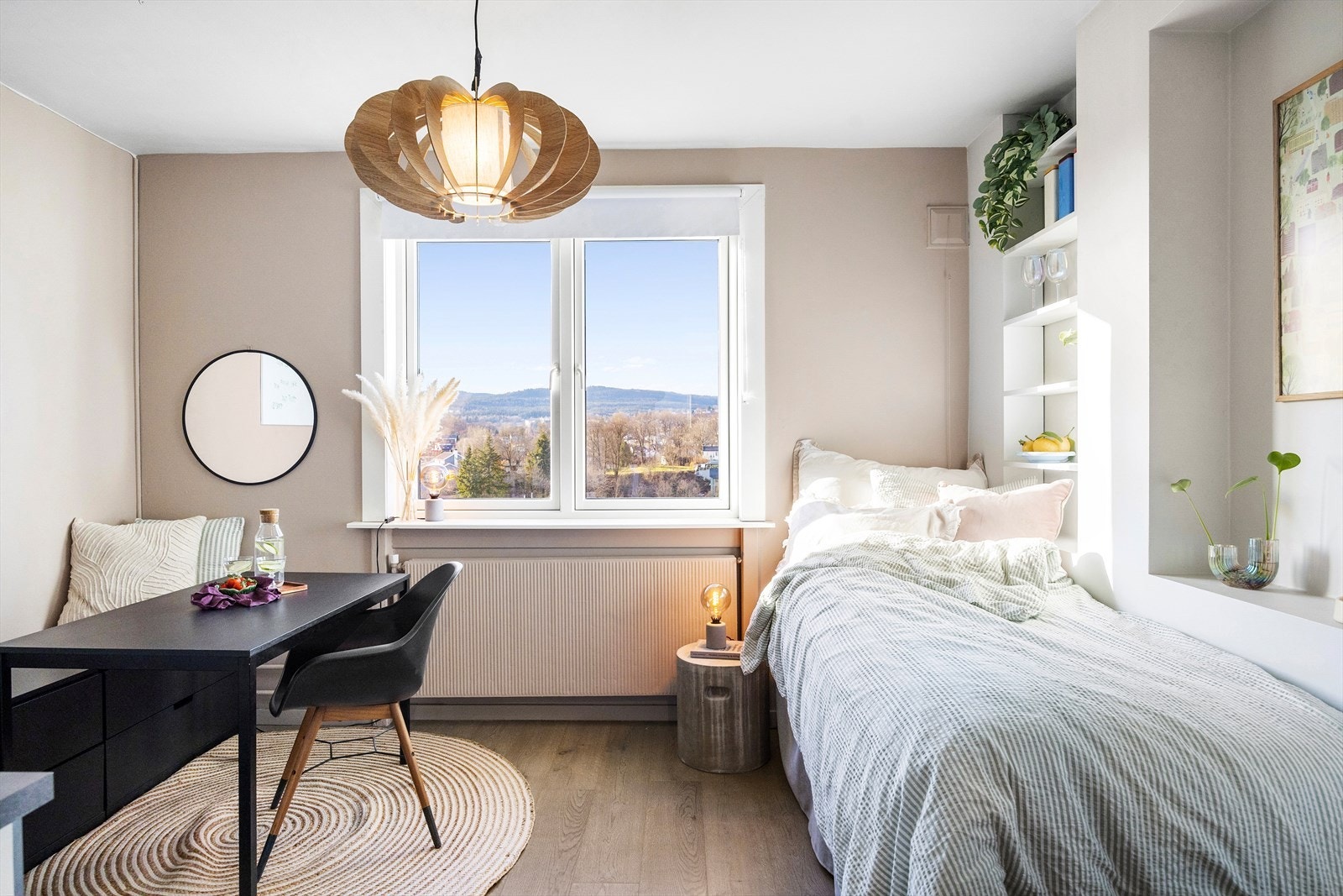 Leiligheten ble stilfullt oppusset i 2019 og har en svært god og arealeffektiv planløsning. Galleribilde