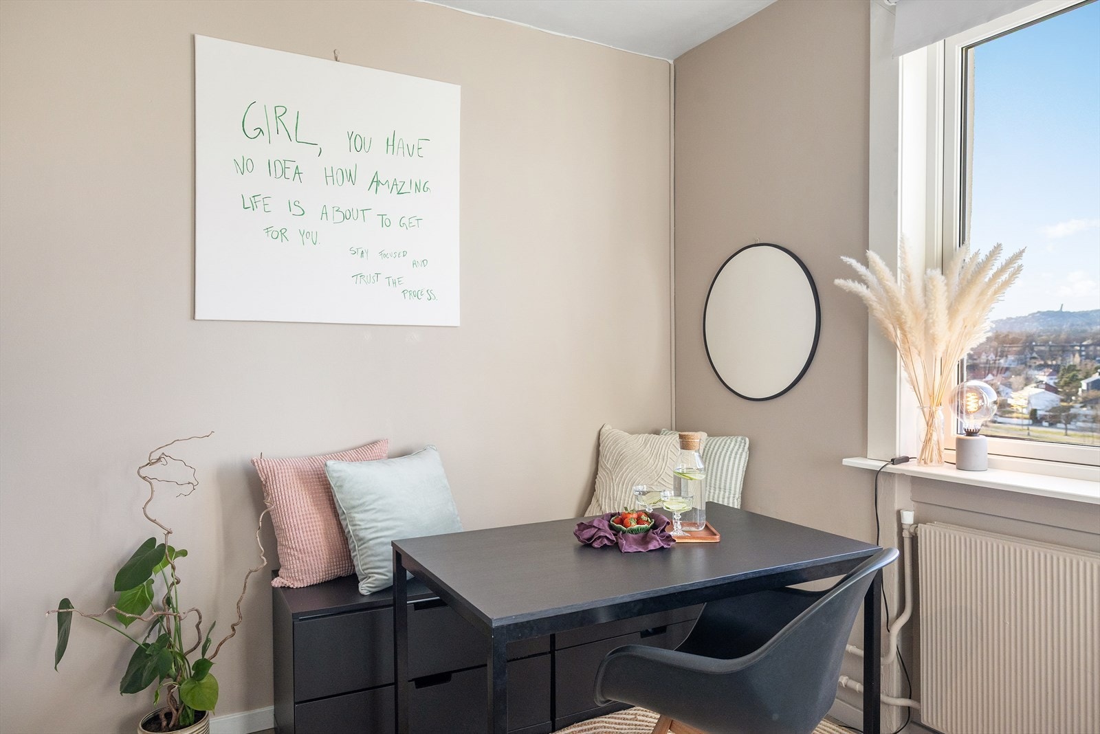 Fyring, varmtvann og fibernett 100/100Mbit er inkludert i fellesutgiftene. Galleribilde