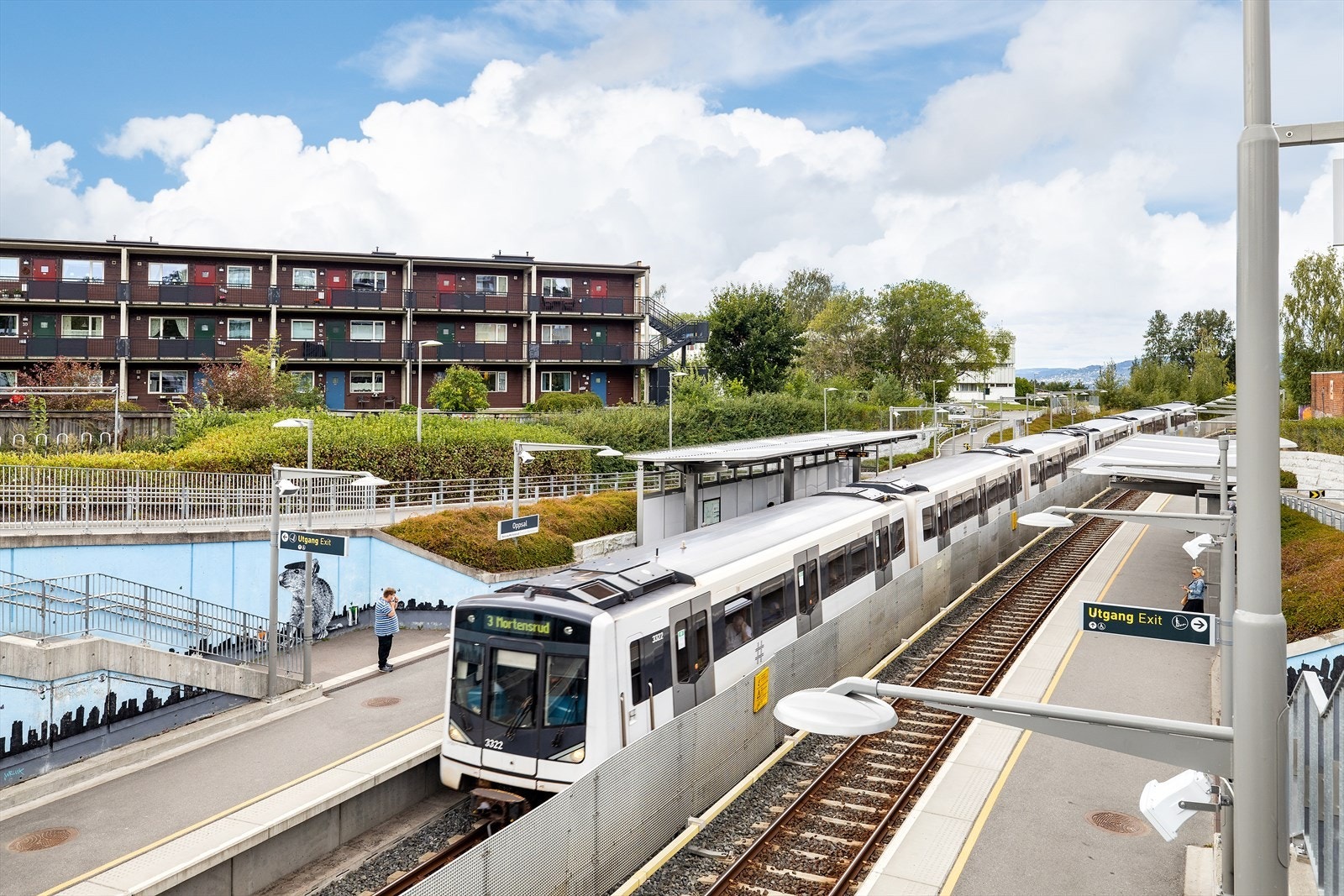 Denne boligen ligger i et ettertraktet og familievennlig nabolag på Oppsal, med kort vei til det meste Galleribilde