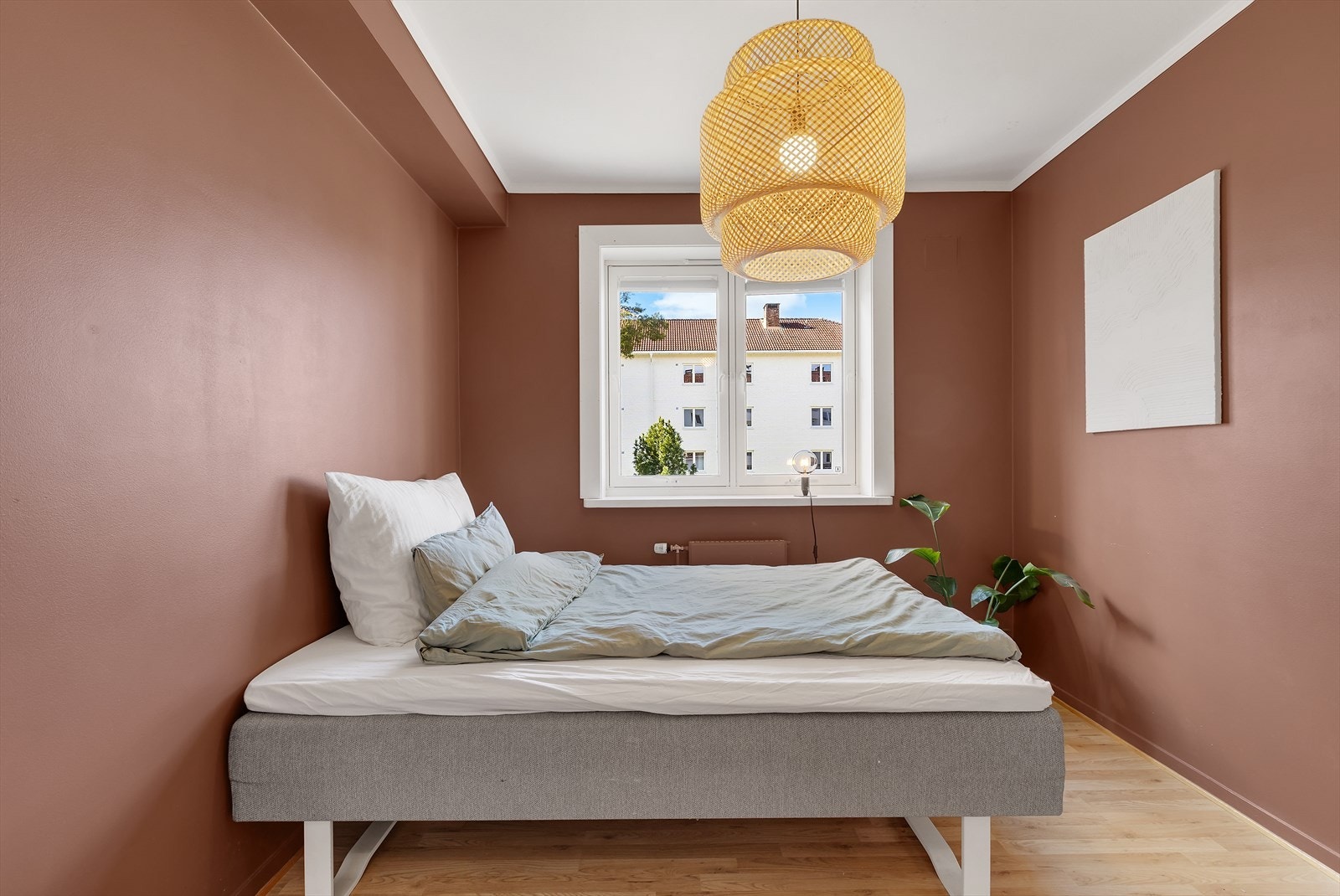 Soverom 2 er av god størrelse og kan enkelt tilpasses behov - enten som barnerom, kontor eller gjesterom Galleribilde