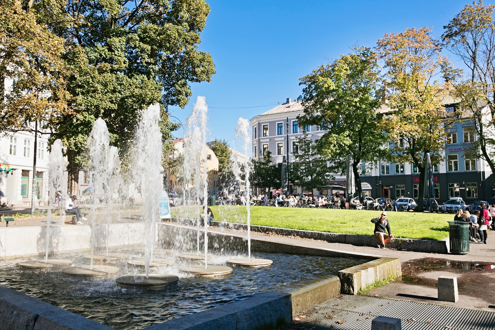 Alexander Kiellands plass har solrike uteserveringer, spennende spisesteder og et ganske så solid kollektivtilbud. Galleribilde