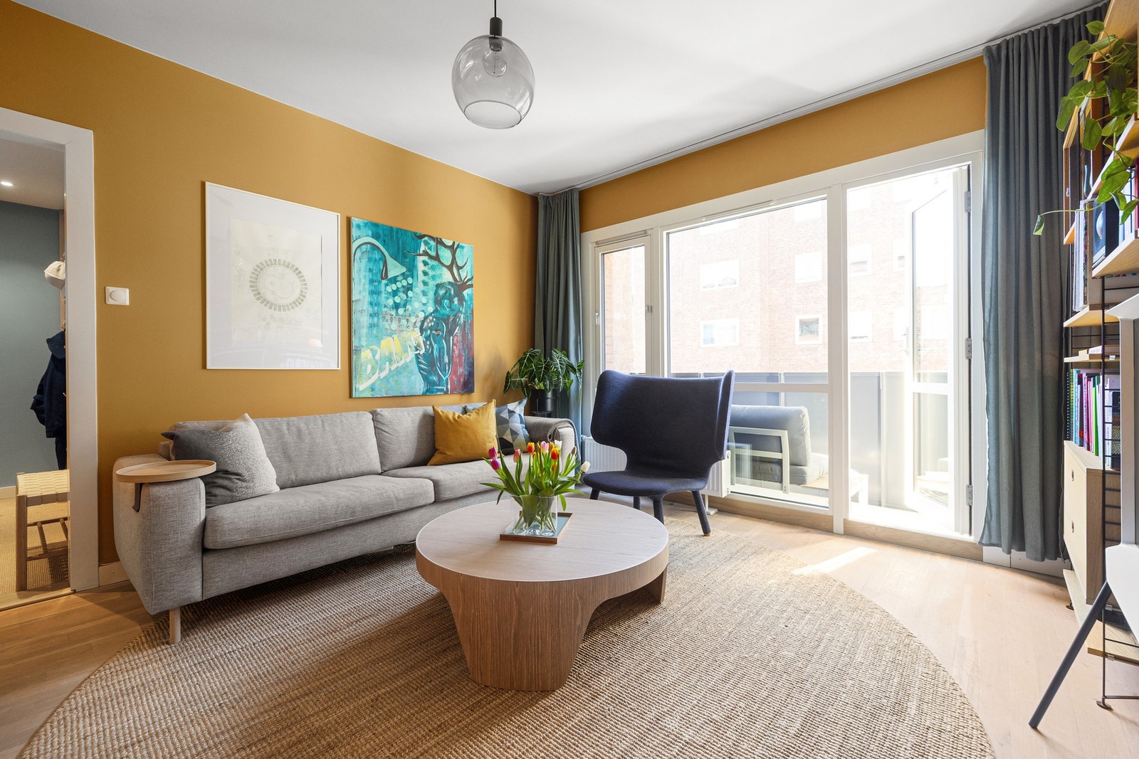 Vi liker godt rommets utforming, med åpen kjøkken- og stueløsning. Galleribilde