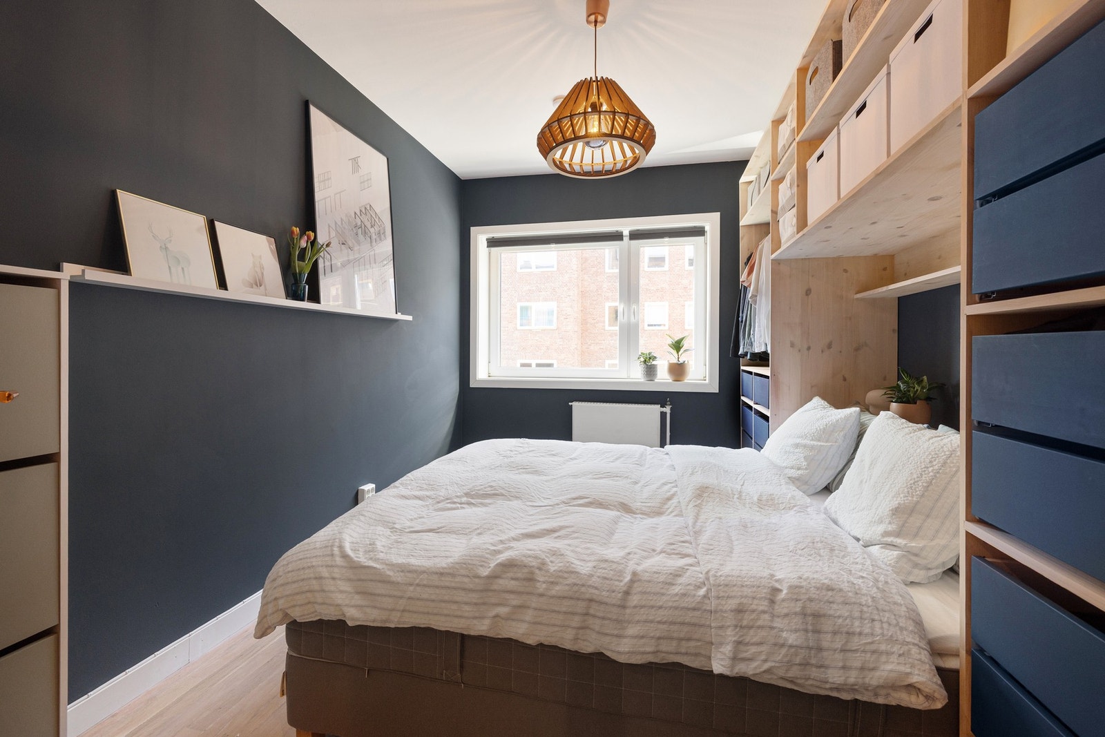 Sjekk ut soverommet og all lagringsplassen her inne. Galleribilde