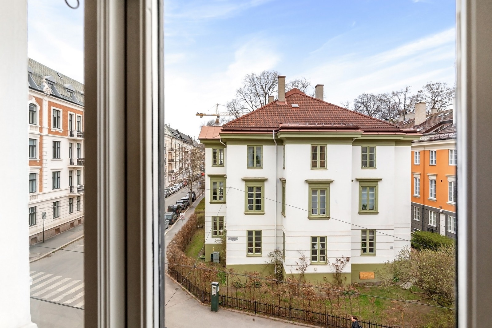 Hyggelig utsyn med god avstand til nabobygg. Galleribilde